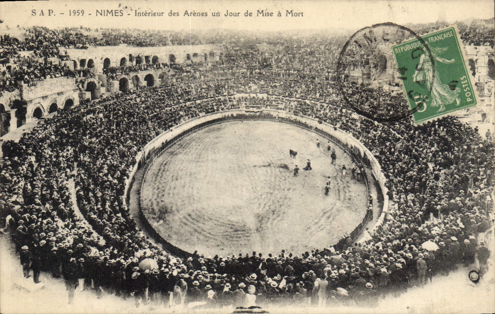 CPA Corrida Course de taureaux Nimes Interieur des arenes un jour de mise a mort 