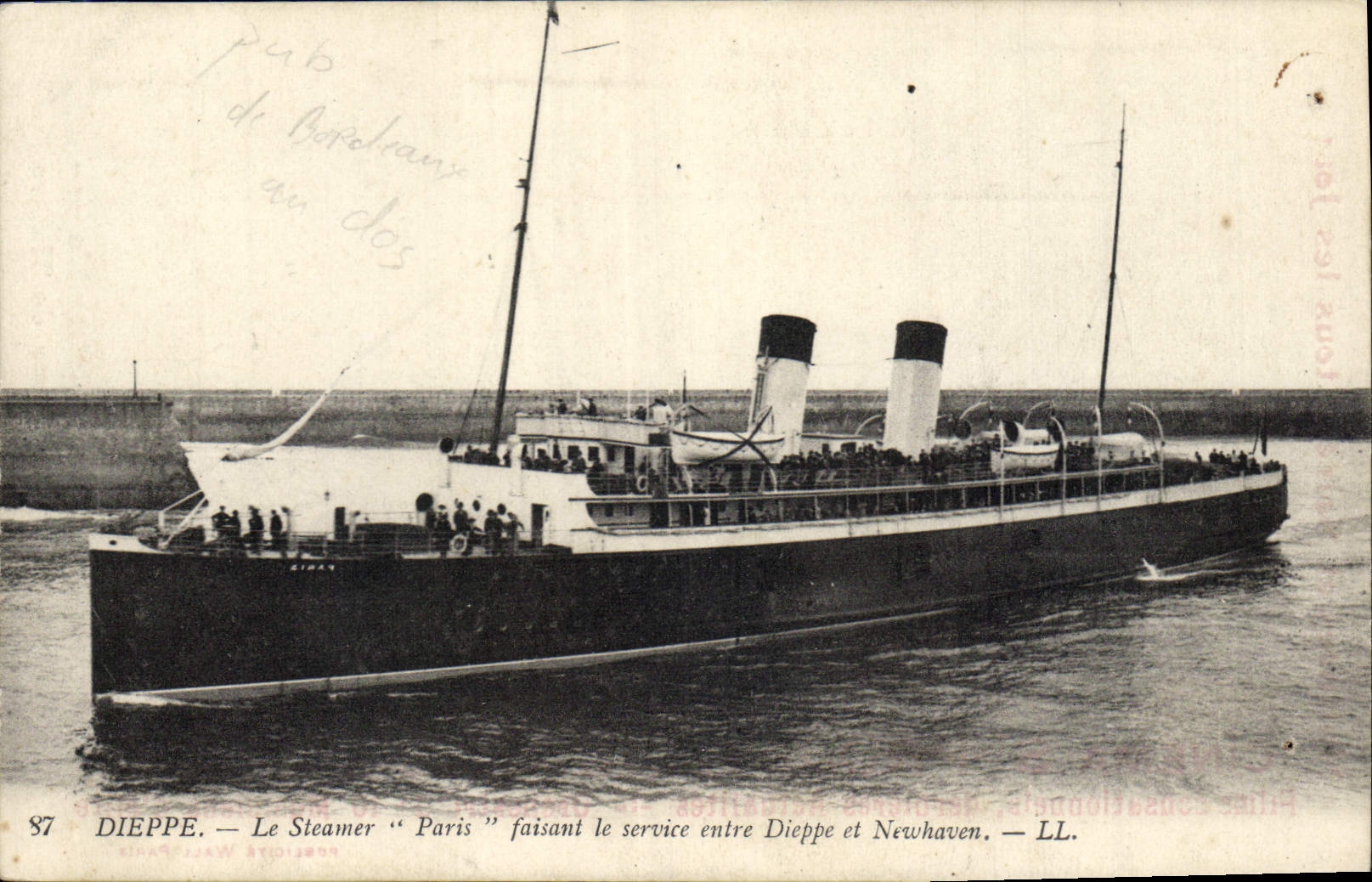 CPA Bateau Paquebot Dieppe Le steamer Paris faisant le service entre Dieppe et Newhaven 