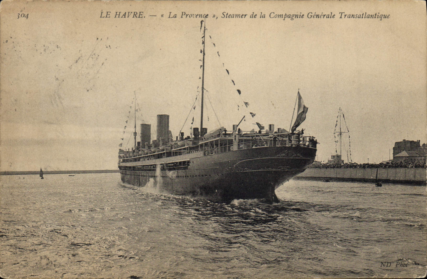 CPA Bateau Paquebot Le Havre La Provence Steamer de la Compagnie Generale Transatlantique 