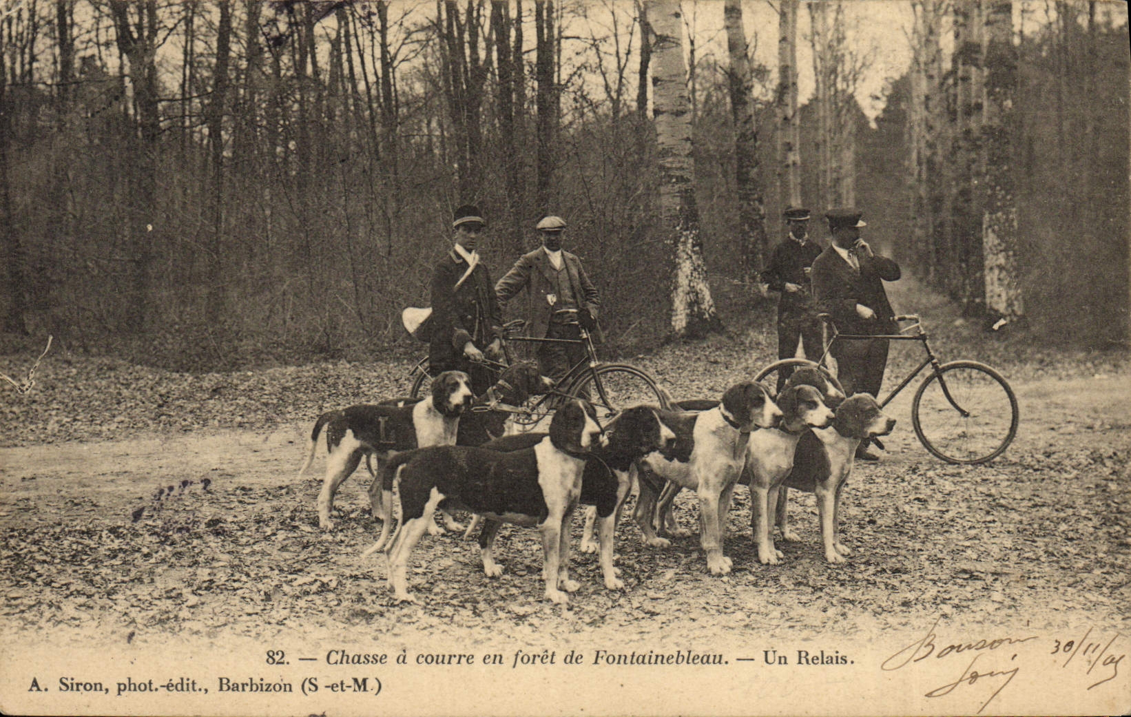 CPA Chasse a courre en Foret de Fontainebleau Un relais Velo Cycle 