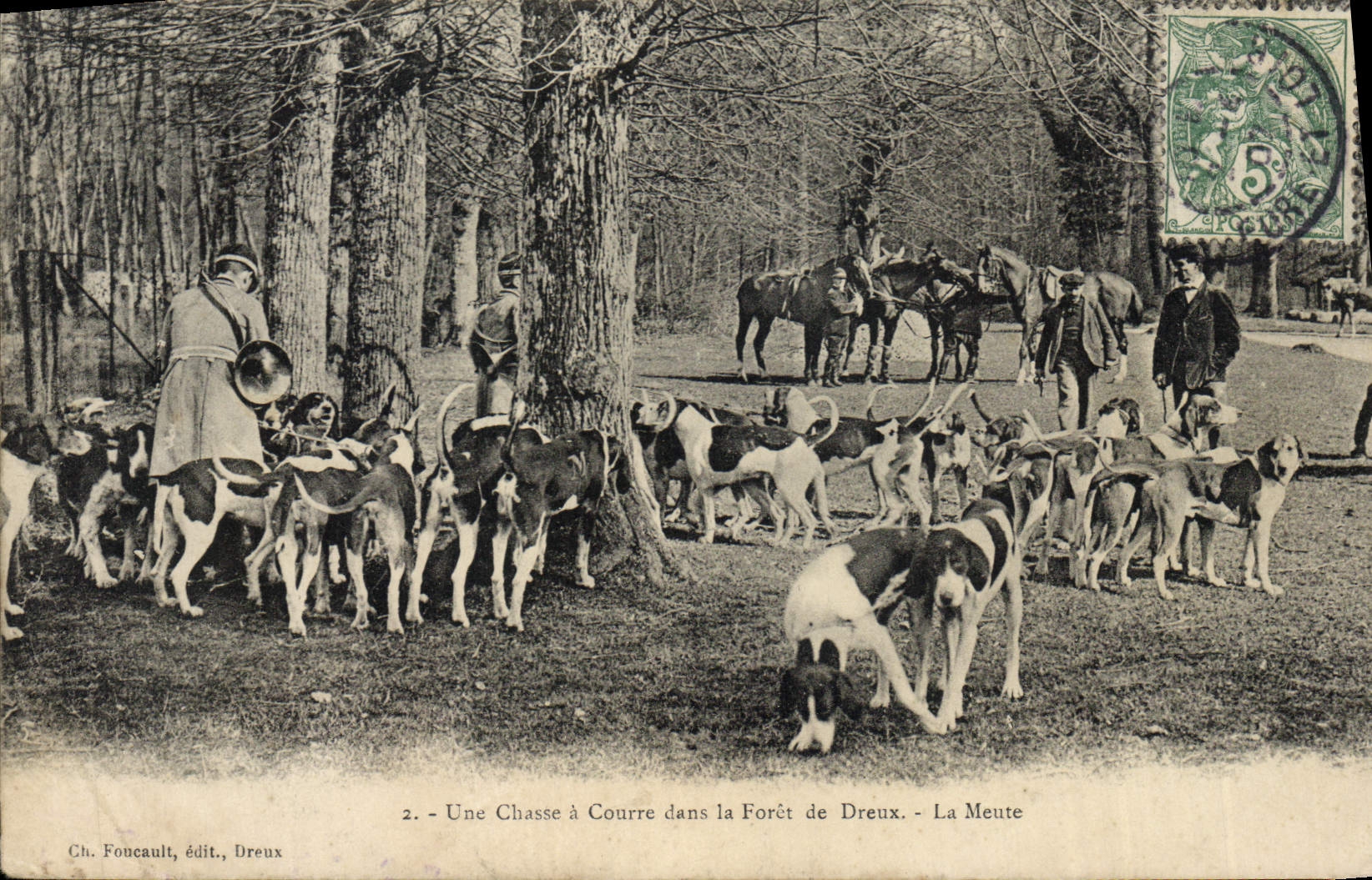 CPA Chasse a courre dans la foret de Dreux La meute Chiens Chien