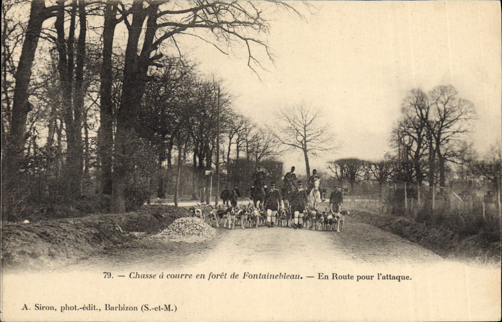CPA Chasse a courre en Foret de Fontainebleau En route pour l'attaque Chiens Chien