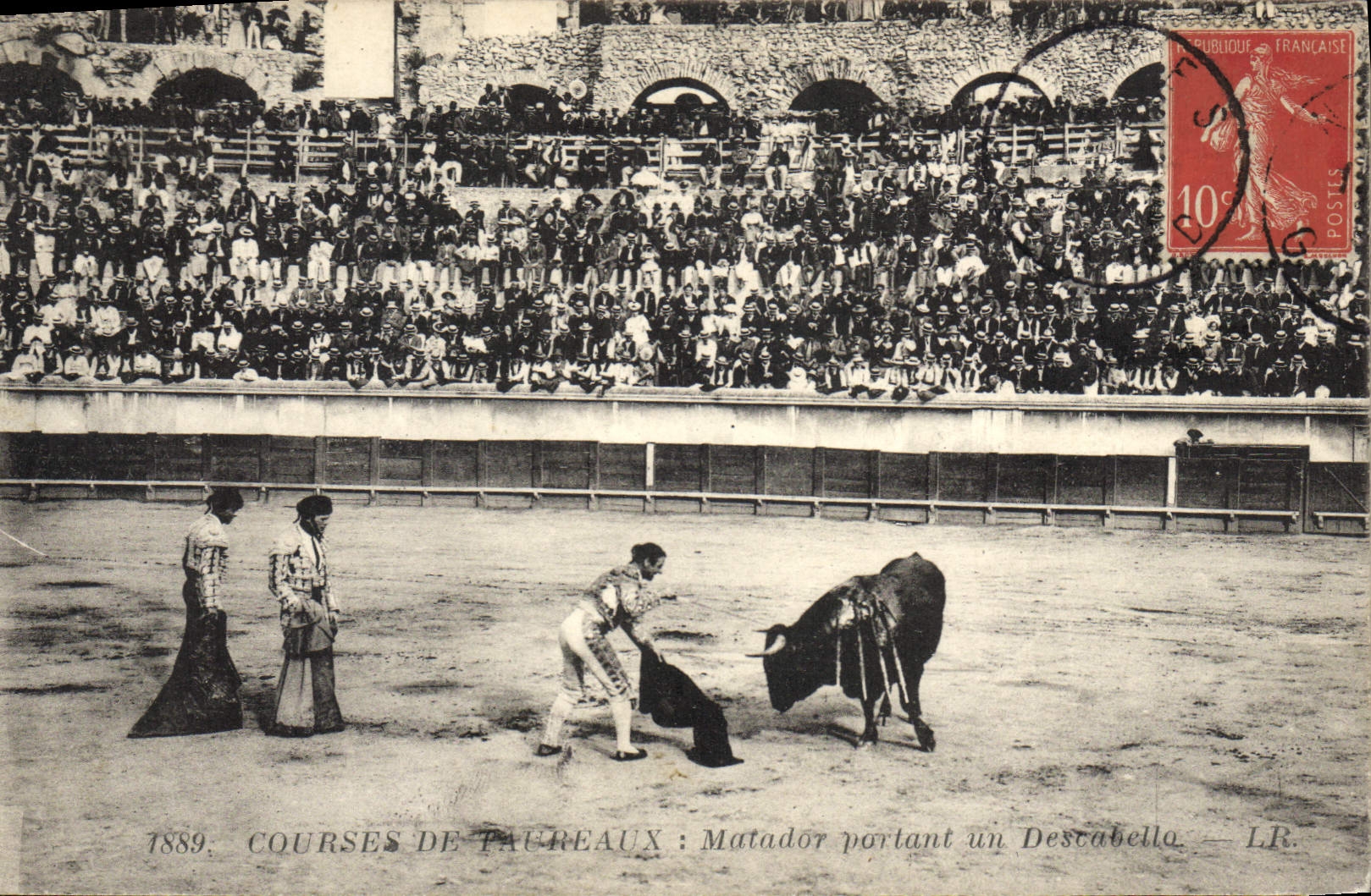 CPA Corrida Course de taureaux Matador portant un Descabello