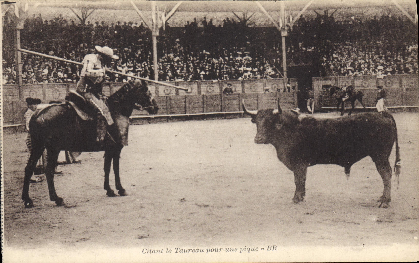 CPA Corrida Course de taureaux Citant le taureau pour une pique