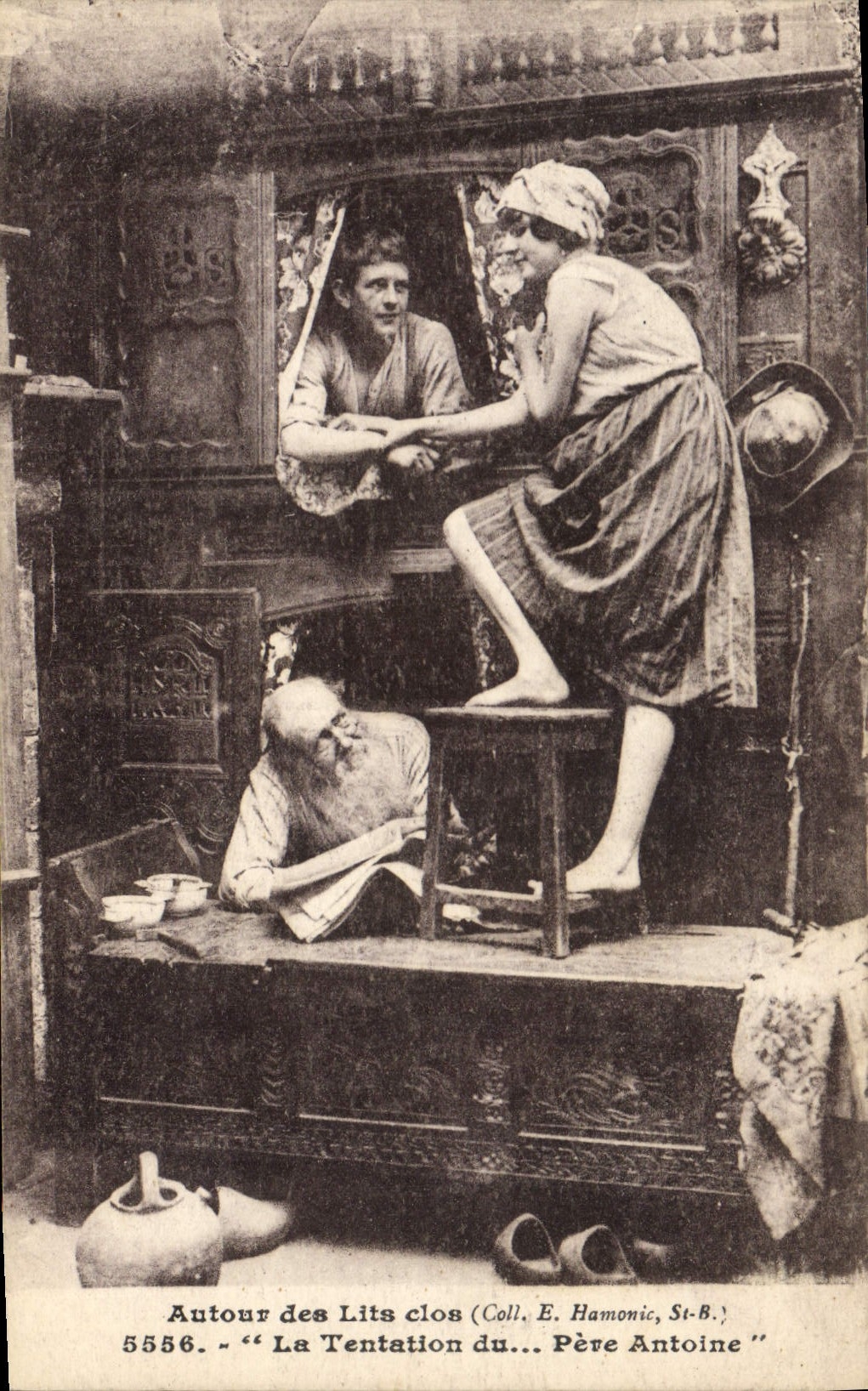 CPA Folklore Lits Clos La tentation du Pere Antoine 