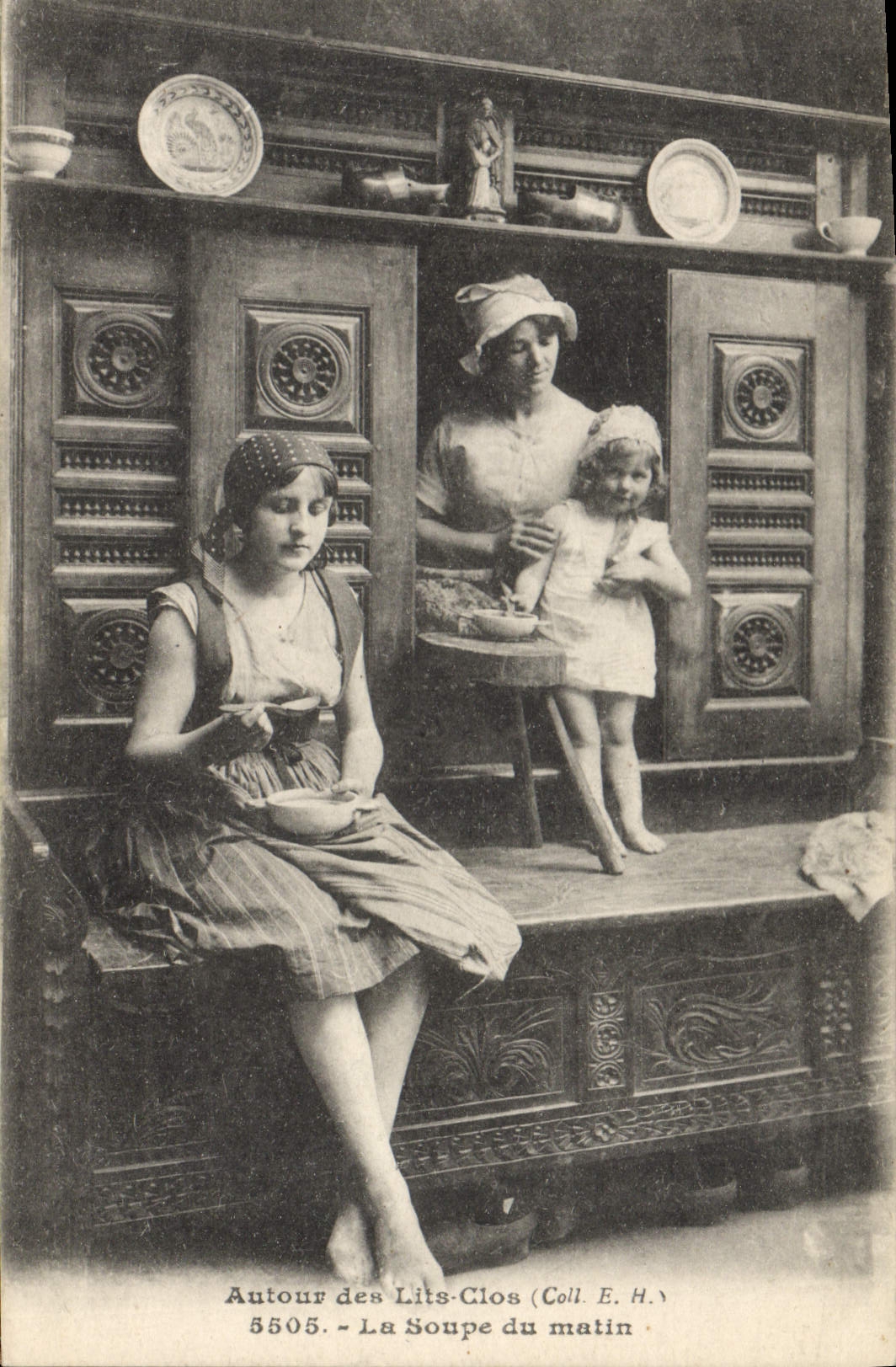 CPA Folklore Lits Clos La soupe du matin 