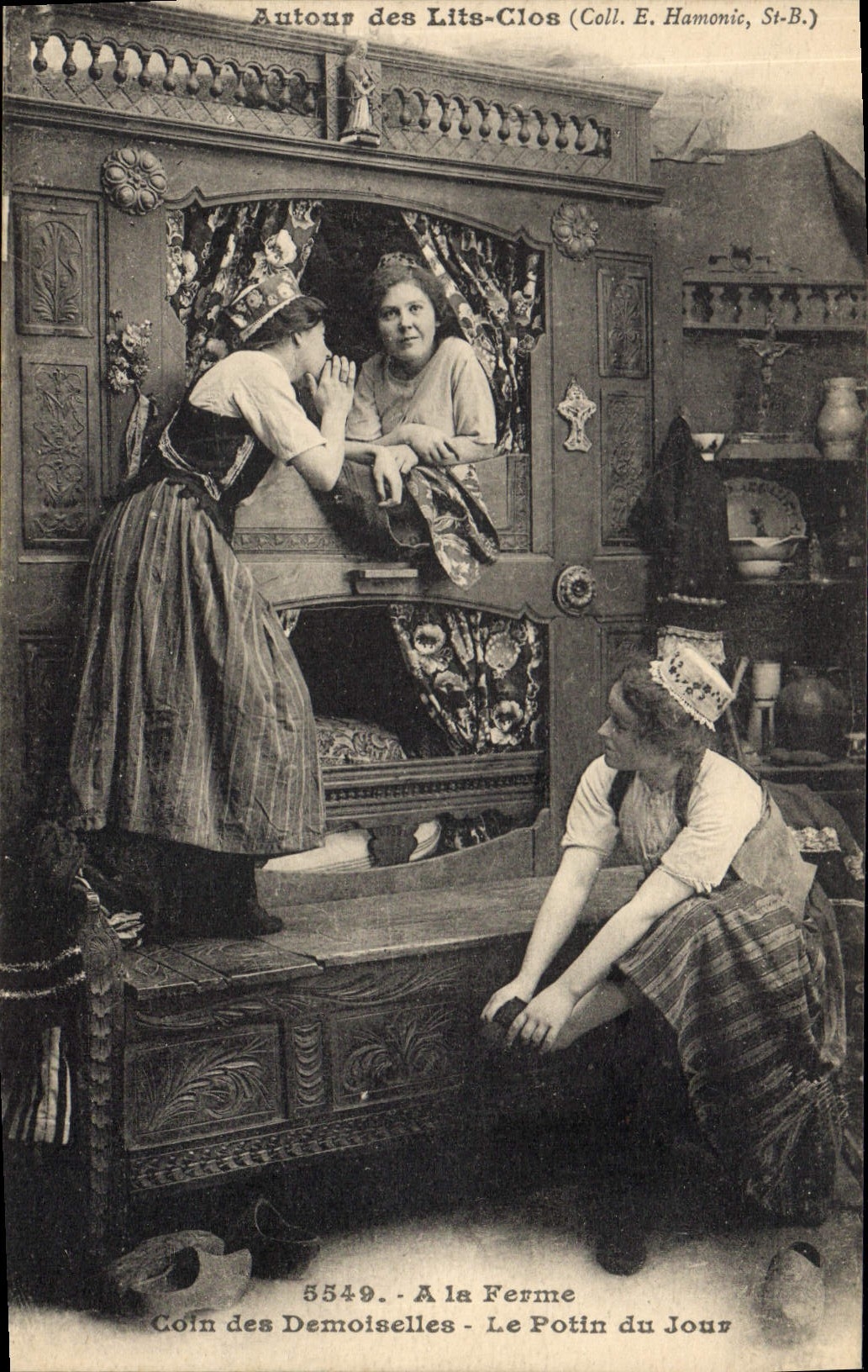 CPA Folklore Lits Clos Coin des Demoiselles Le potin du jour 