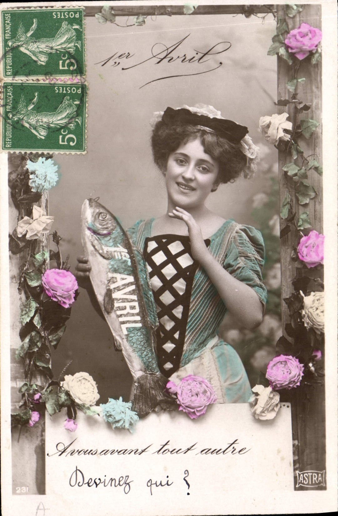 CPA Fantaisie Paques Poisson Femme 