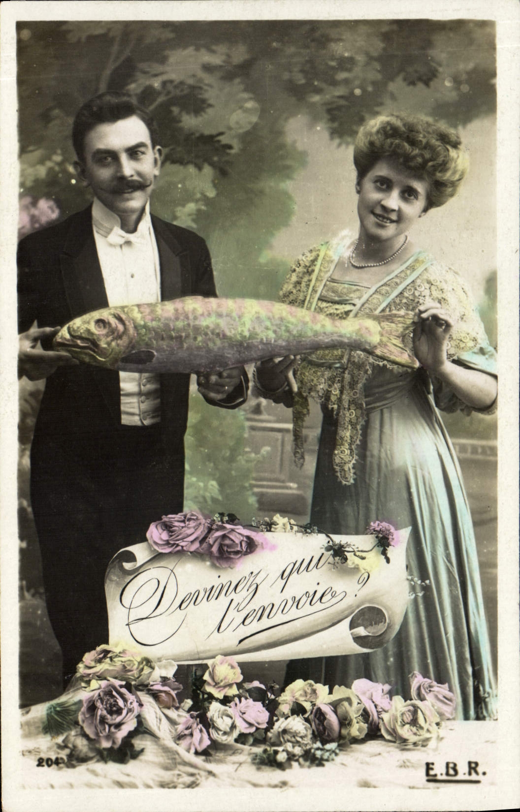 CPA Fantaisie Paques Poisson Femme 