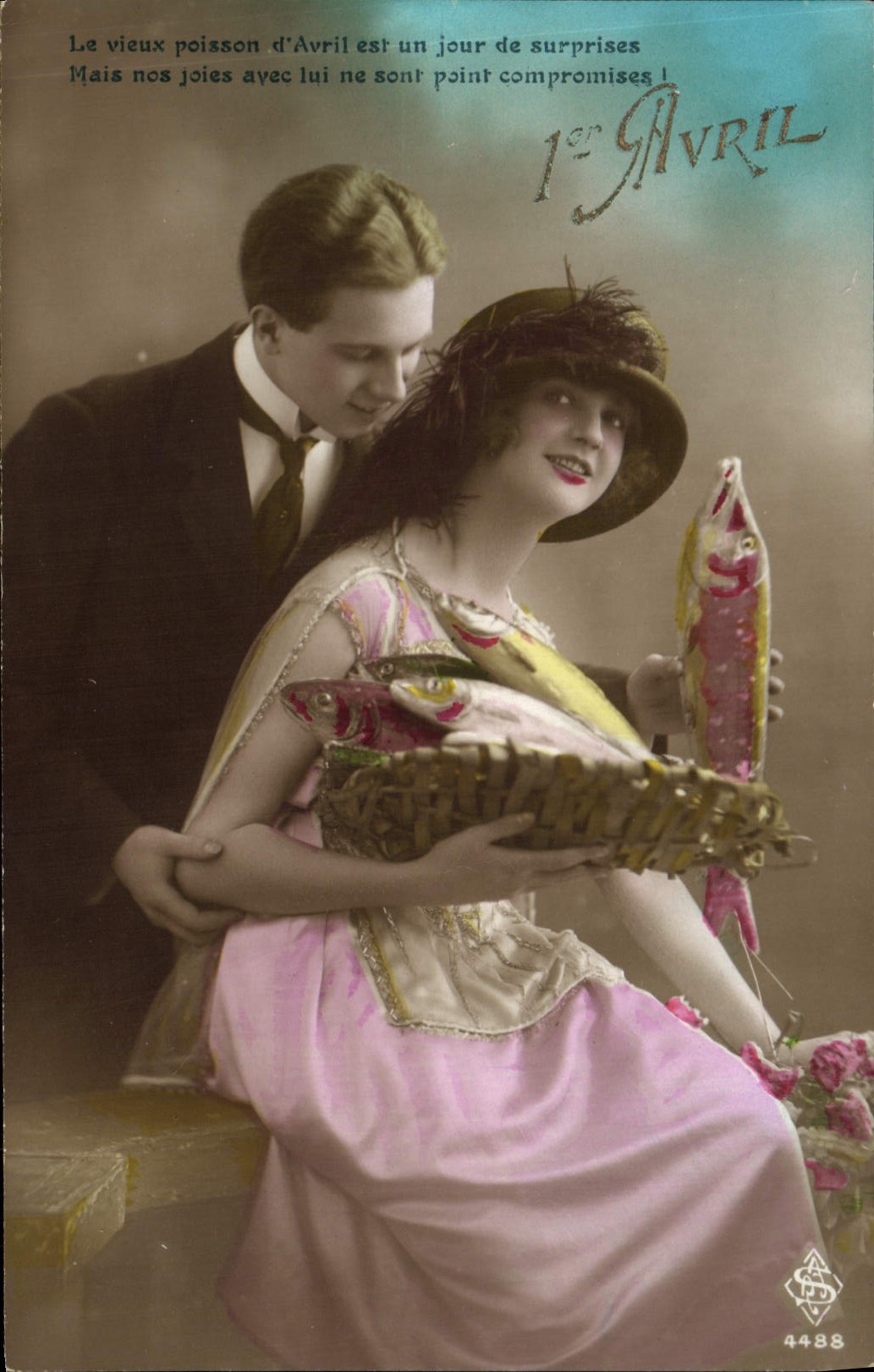 CPA Fantaisie Paques Poisson Femme 