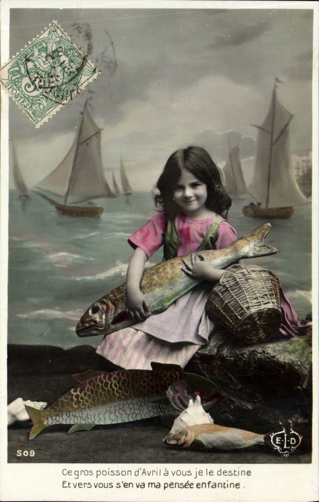 CPA Fantaisie Paques Poisson Enfant Bateau
