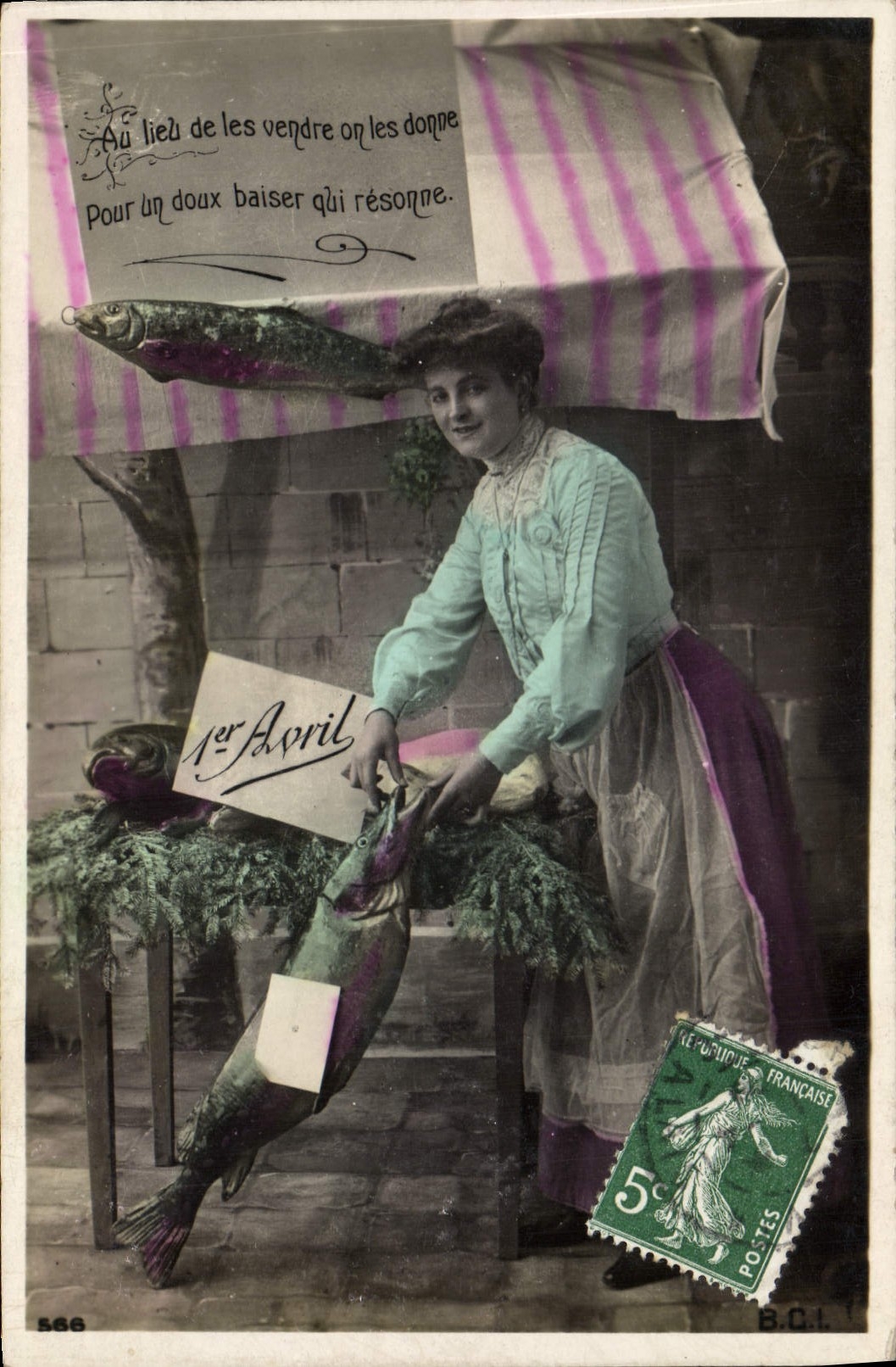 CPA Fantaisie Paques Poisson Femme 