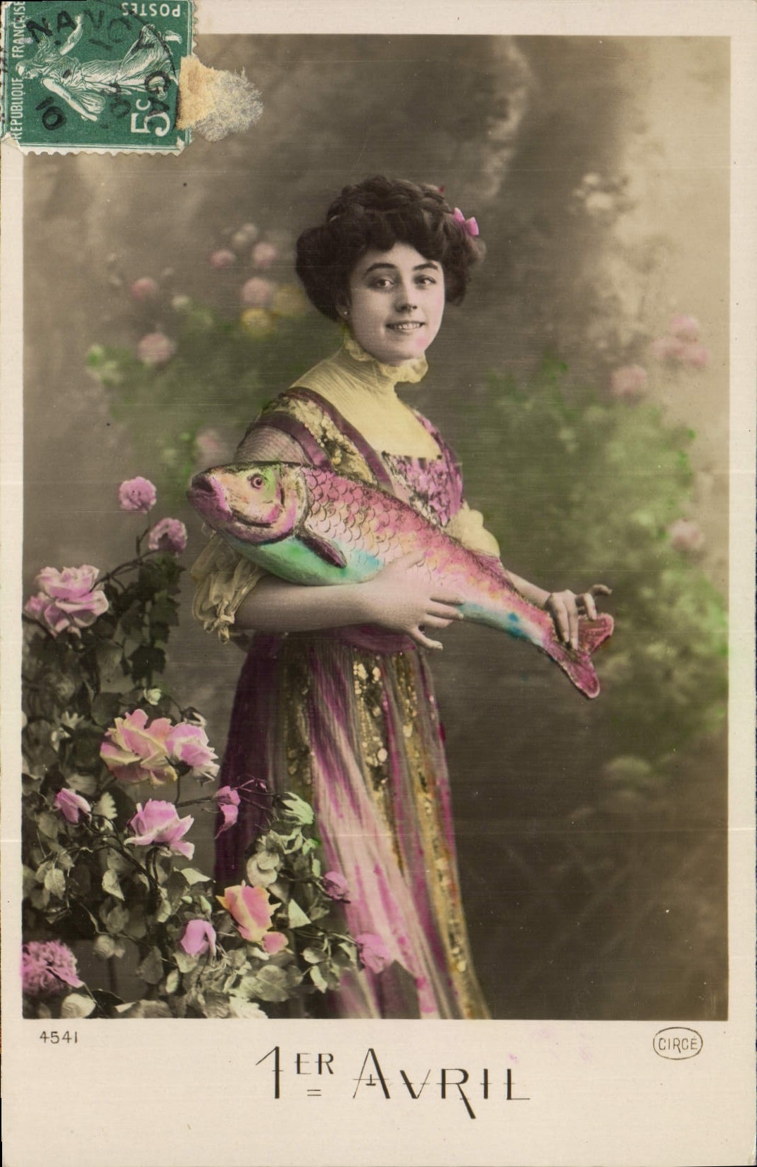 CPA Fantaisie Paques Poisson Femme 