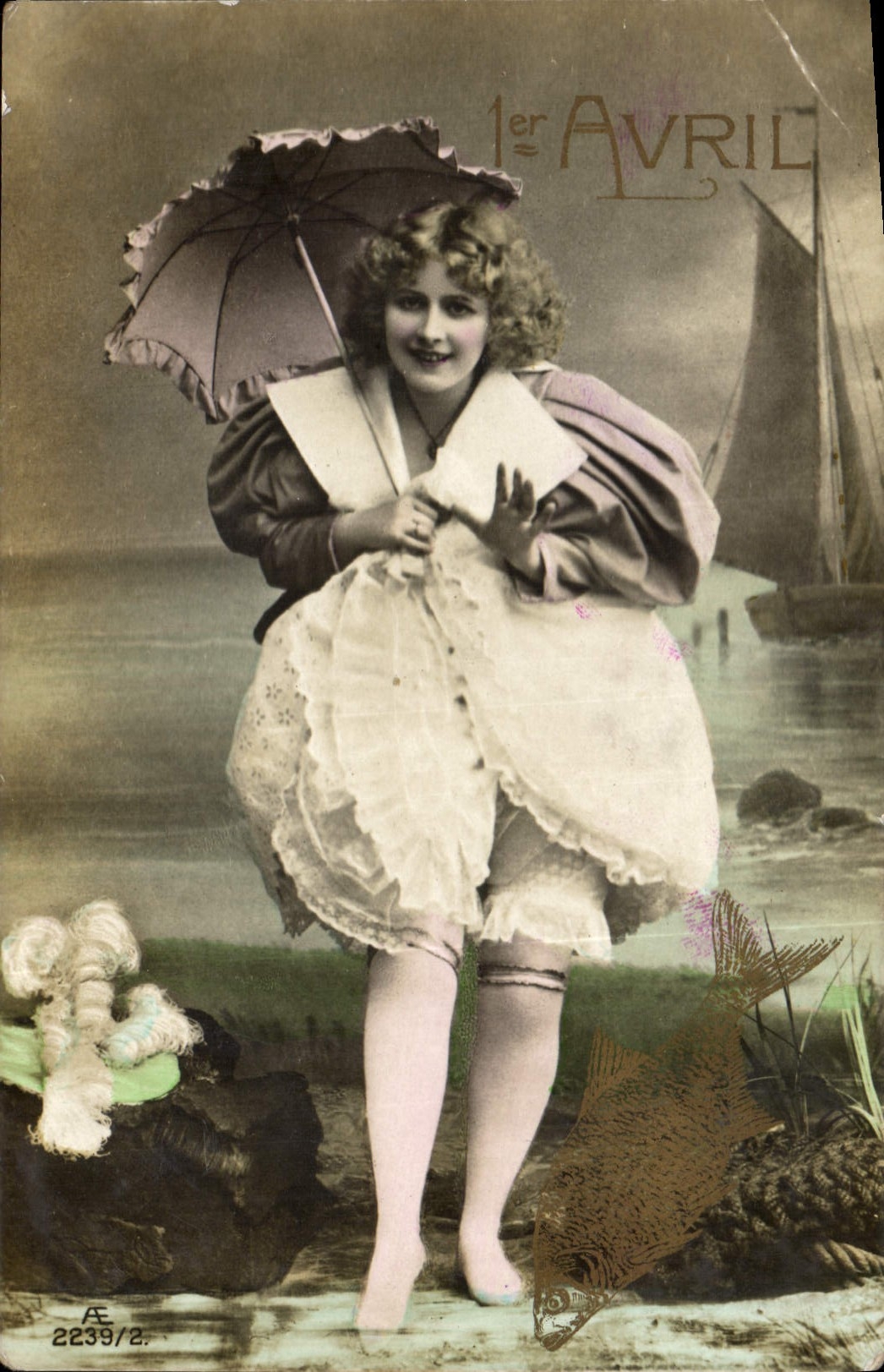 CPA Fantaisie Paques Poisson Femme 