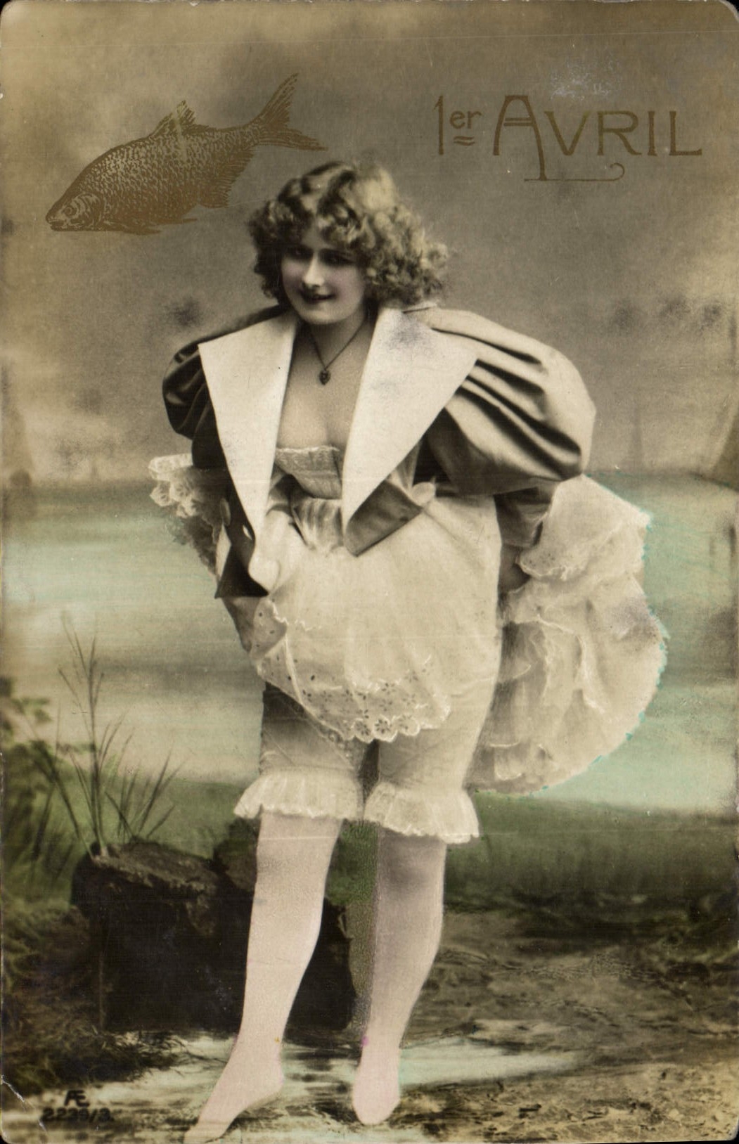 CPA Fantaisie Paques Poisson Femme 