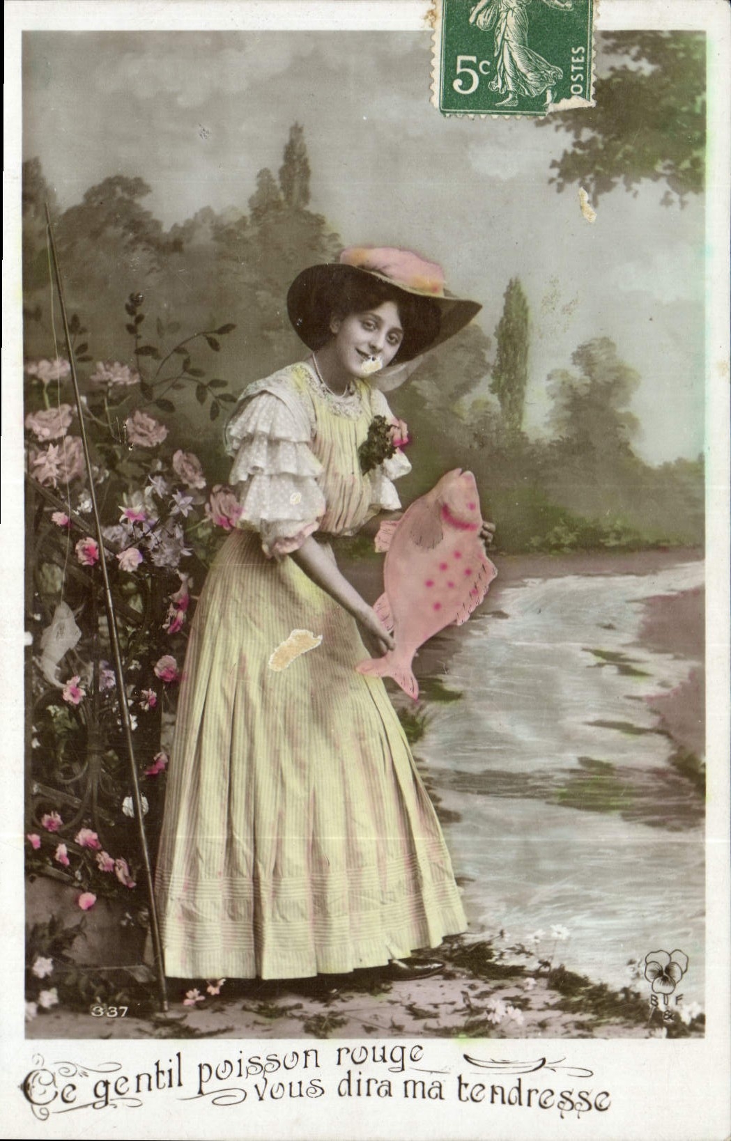 CPA Fantaisie Paques Poisson Femme 