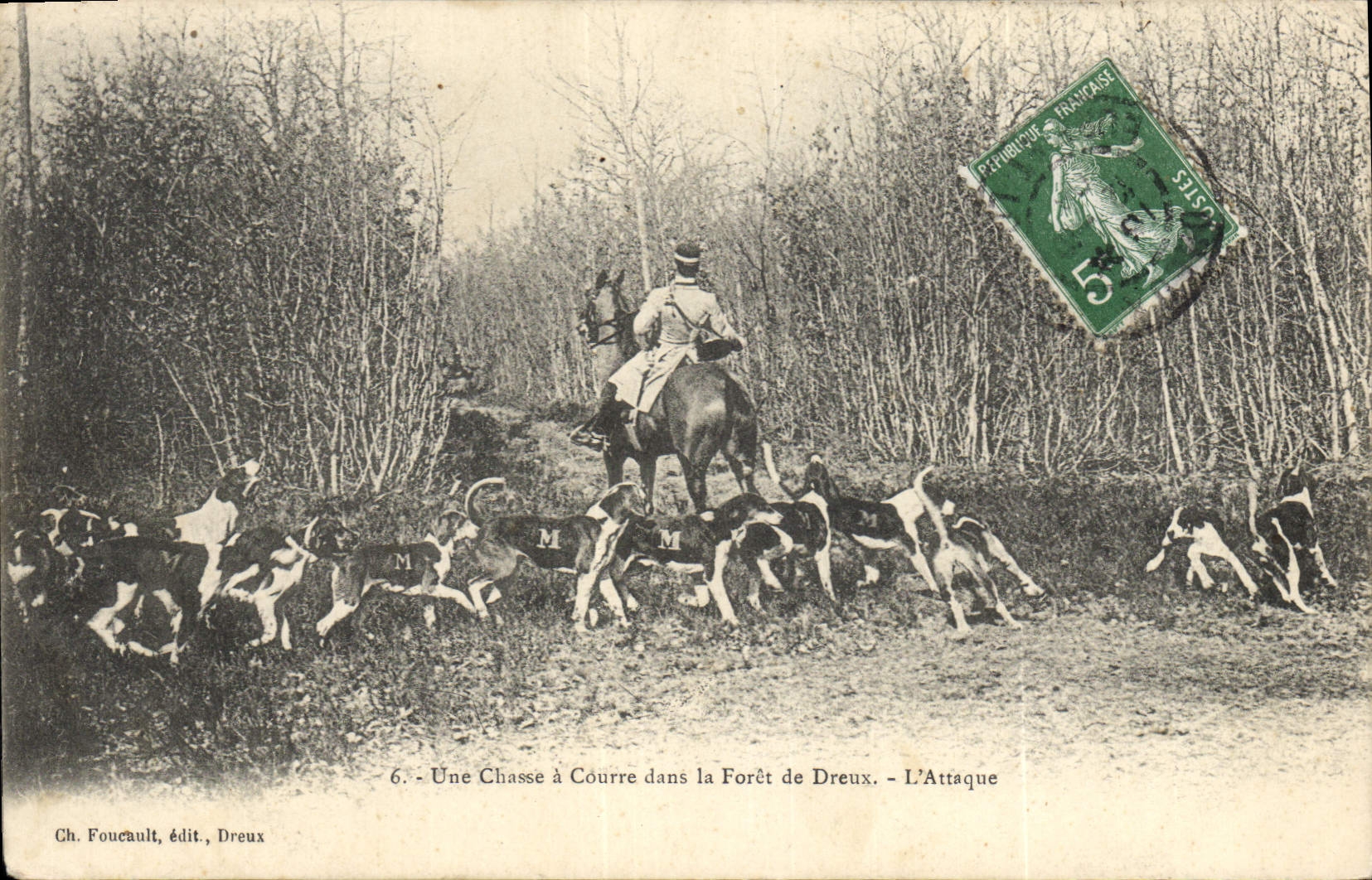 CPA Chasse a courre dans la foret de Dreux L'attaque Chiens Chien