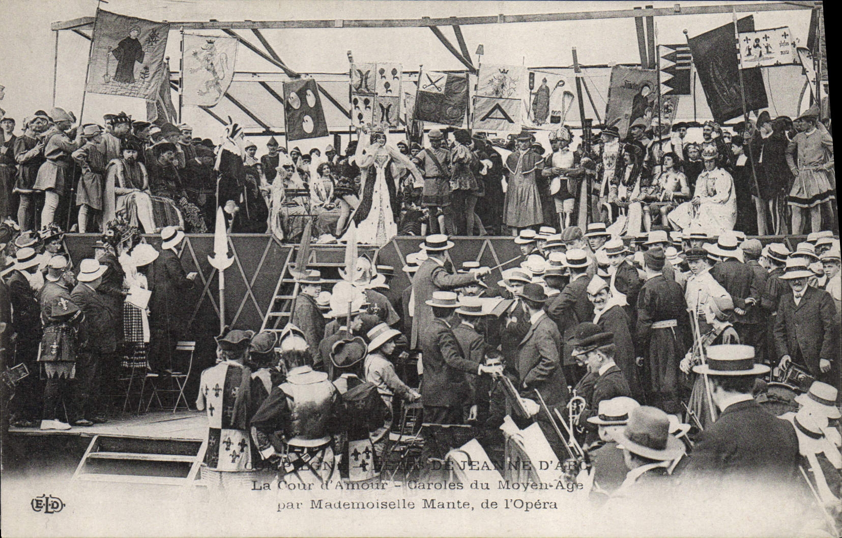 CPA Jeanne d'Arc Compiegne Fetes Mademoiselle Mante de l'Opera TOP