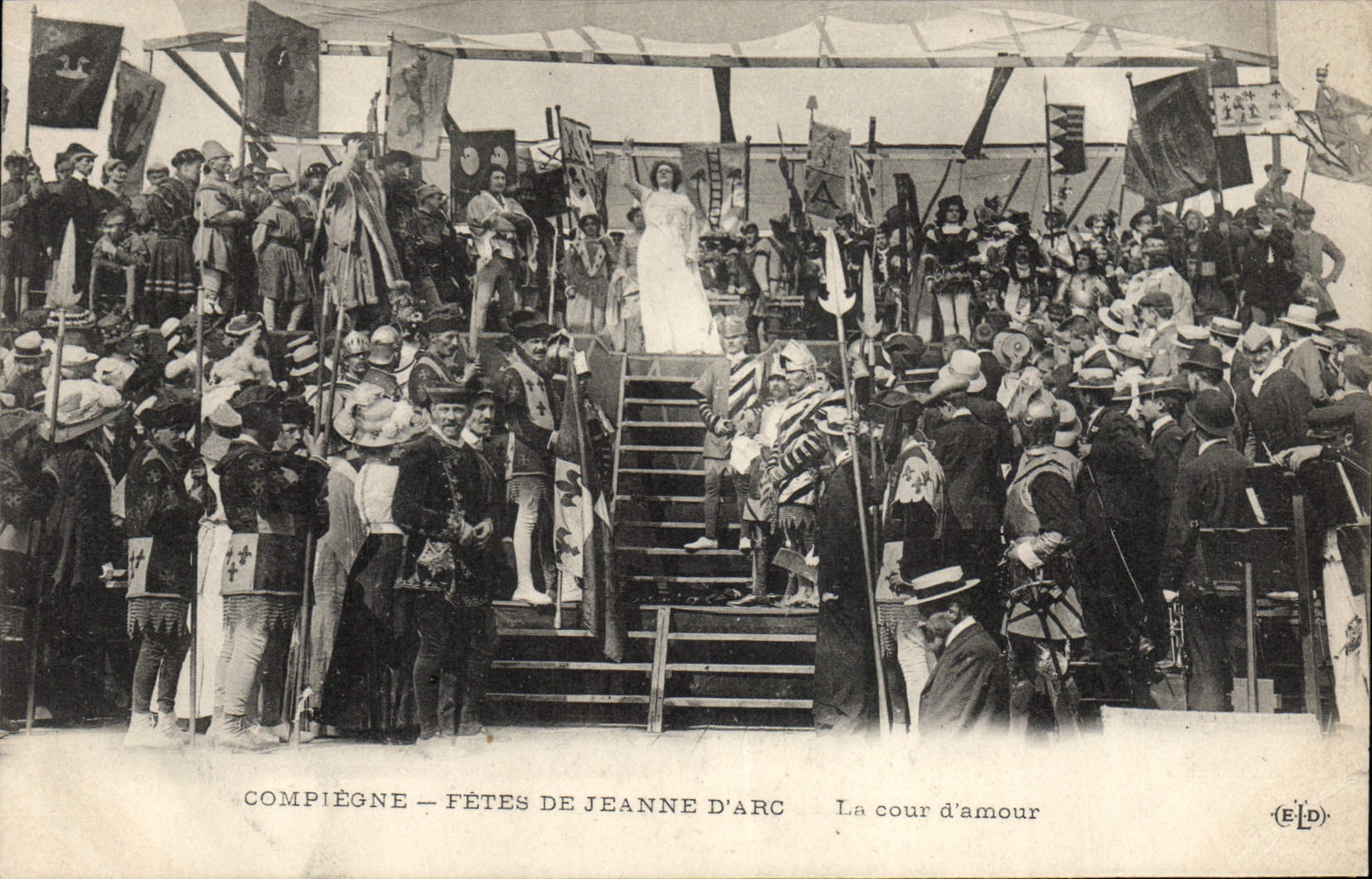 CPA Jeanne d'Arc Compiegne Fetes La cour d'amour TOP