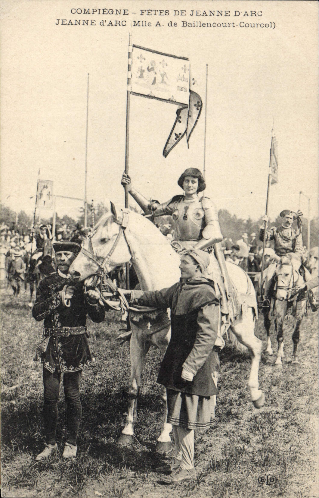 CPA Fetes de Jeanne d'Arc Compiegne Mlle A de Baillencourt Courcol