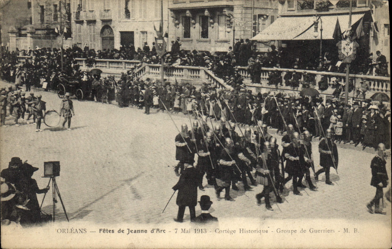 CPA Orleans Fetes de Jeanne d'Arc Groupe de guerriers