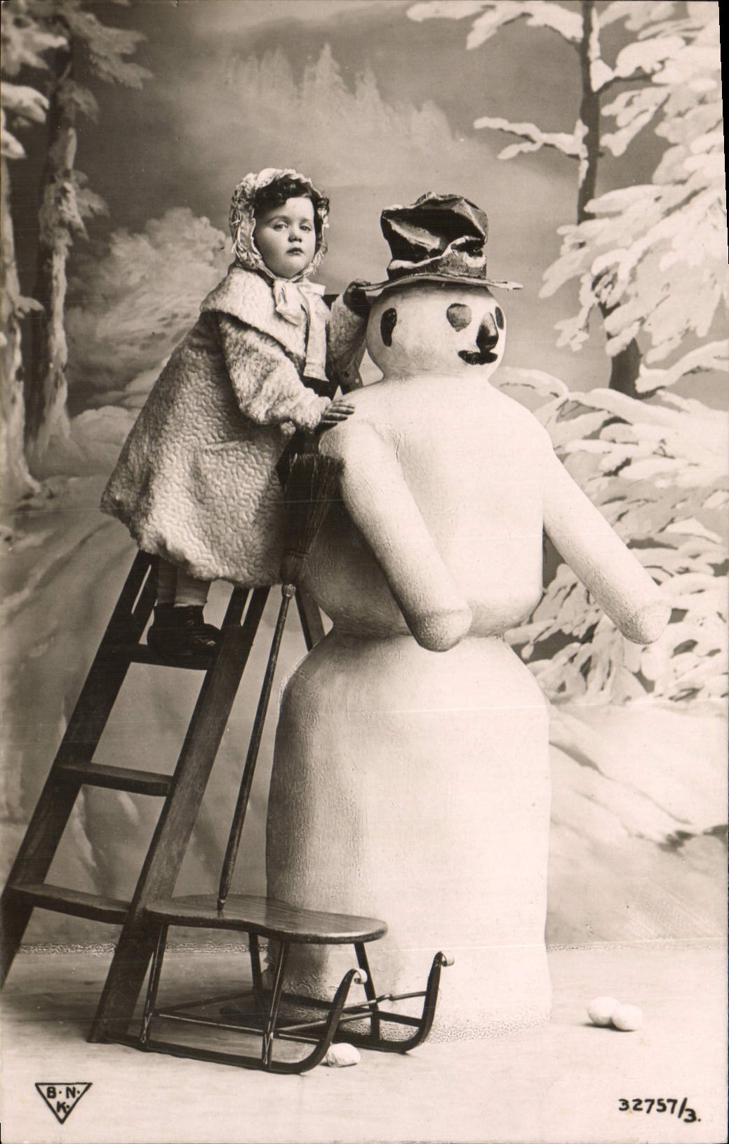 CPA Fantaisie Bonhomme de neige Enfant 