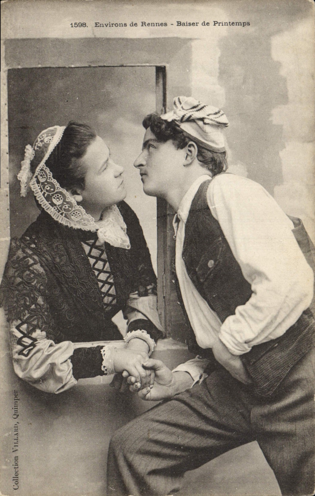 Postal Folclore Alrededores de Rennes besarse de primavera
