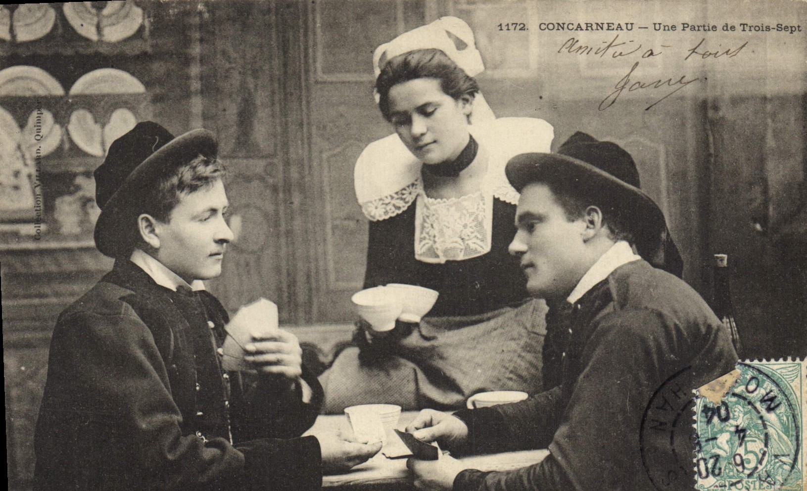 CPA Folklore Concarneau Une partie de Trois Sept