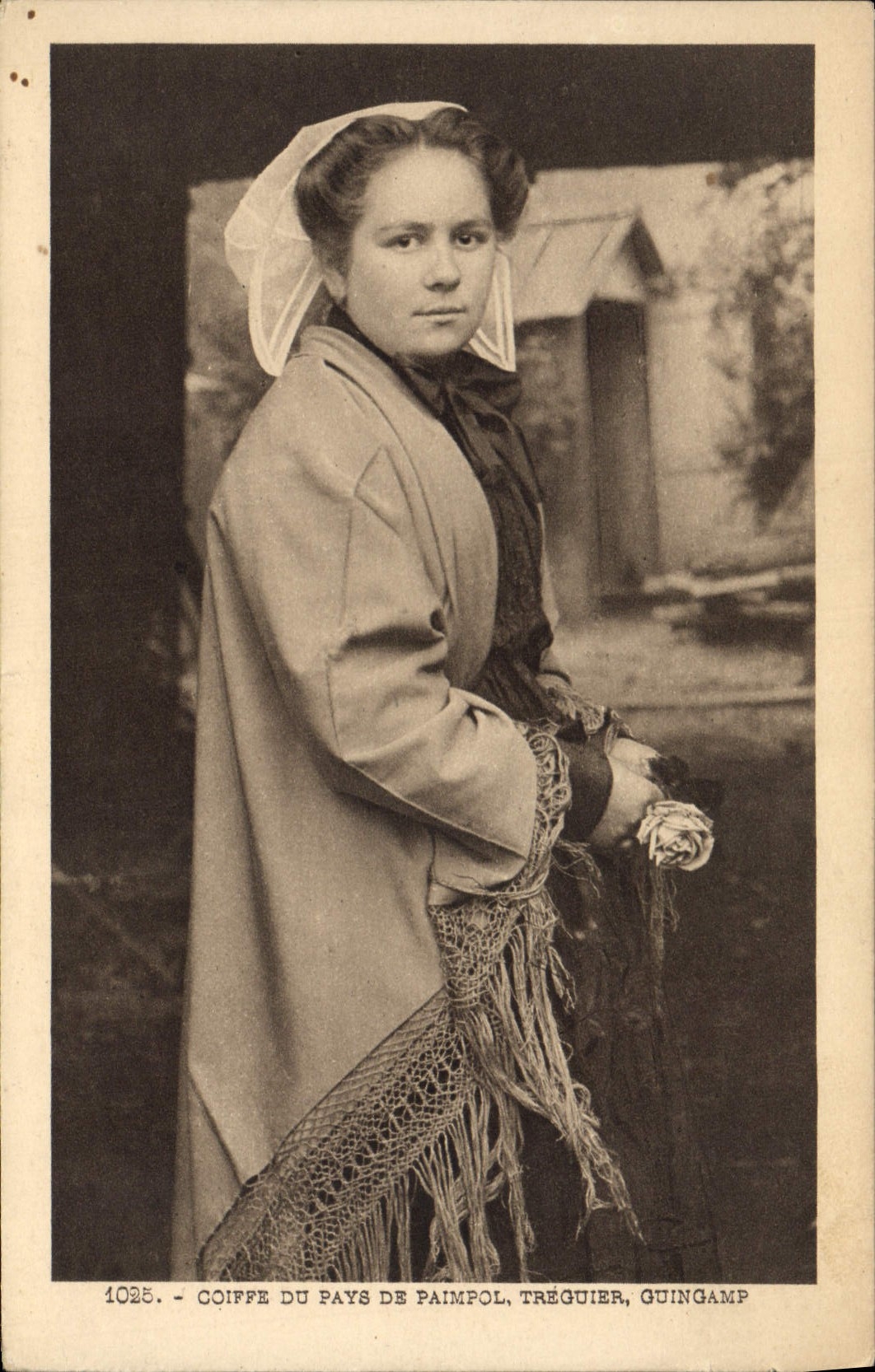 CPA Folklore Coiffe du pays de Paimpol Treguier Quingamp 