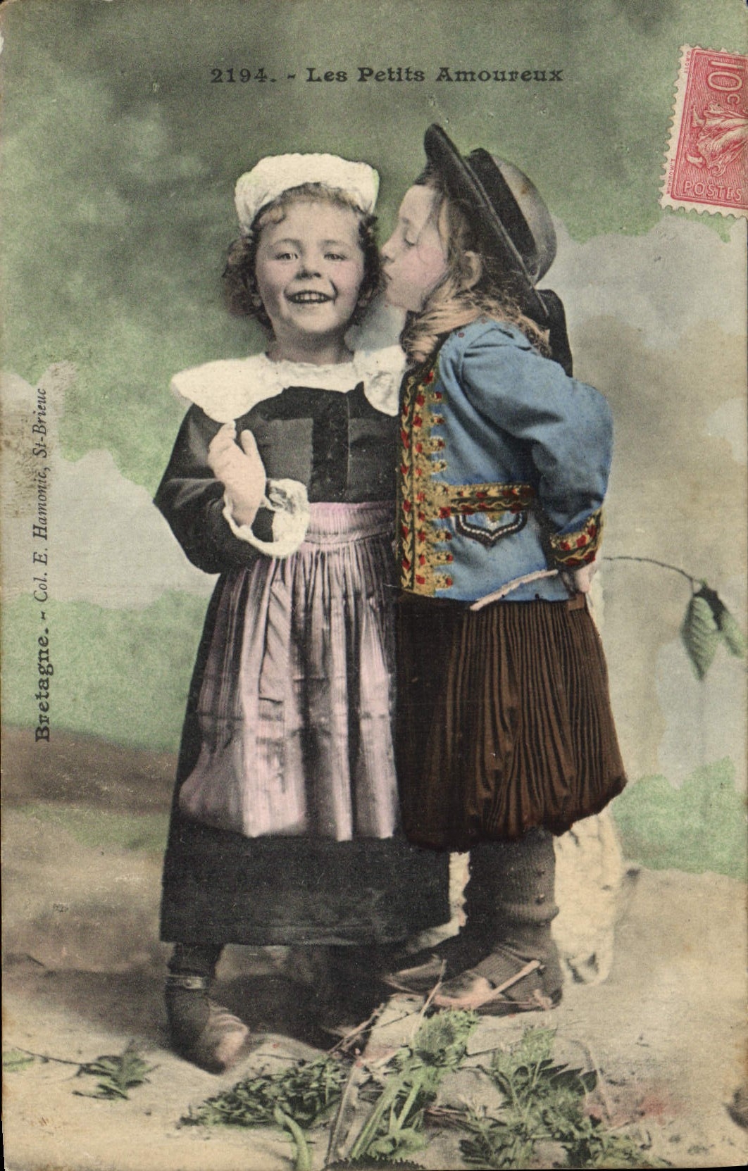 CPA Folklore Enfants Les petits amoureux