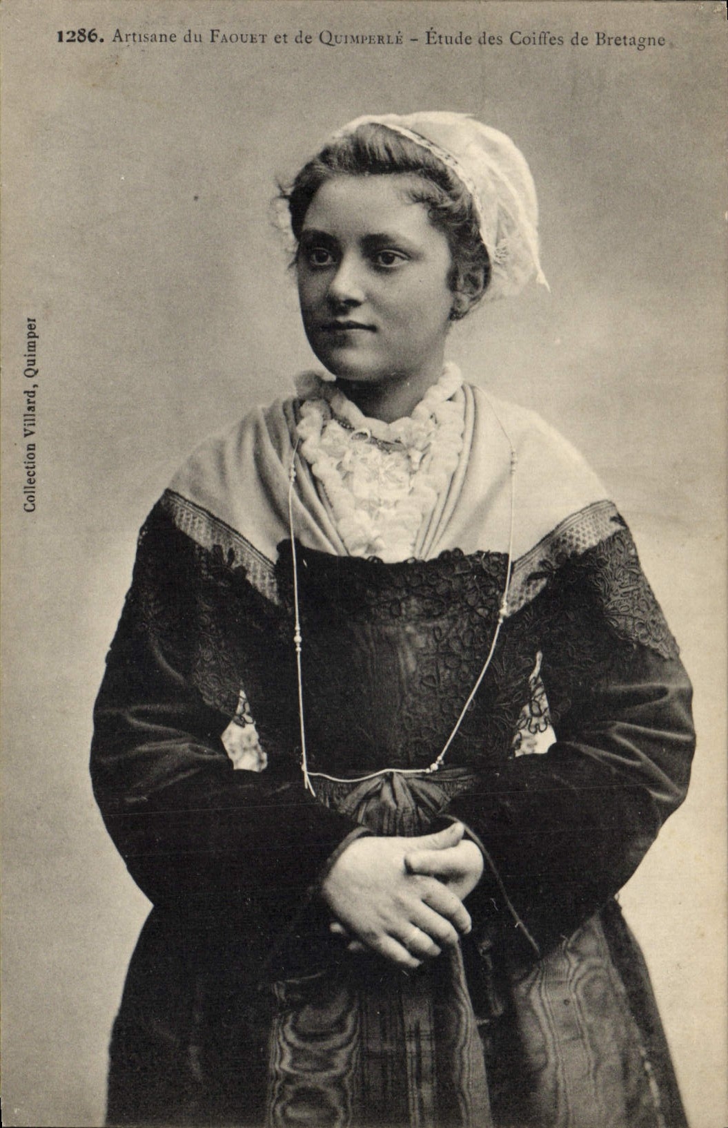 CPA Folklore Artisane du Faouet et de Quimperle