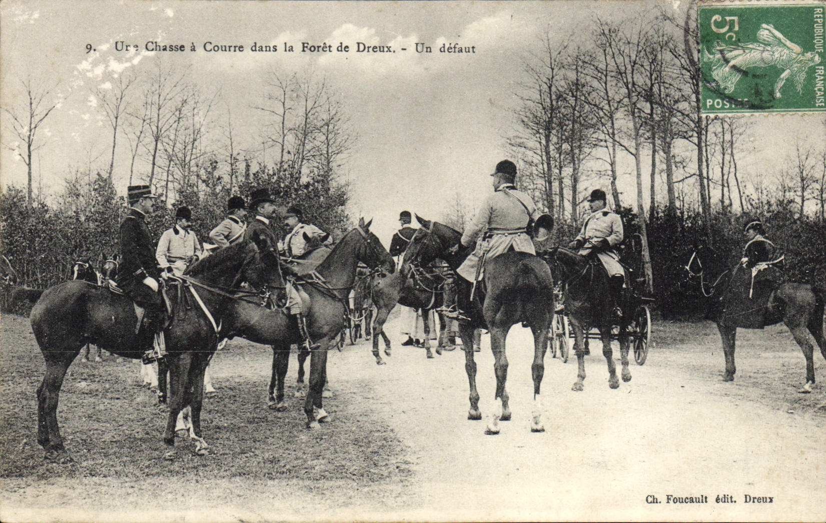 CPA Chasse a courre dans la foret de Dreux Un defaut 