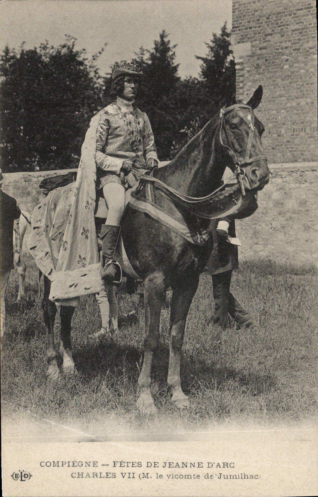 CPA Compiegne Fetes de Jeanne d'Arc Charles VII M le Vicomte de Jumilhac