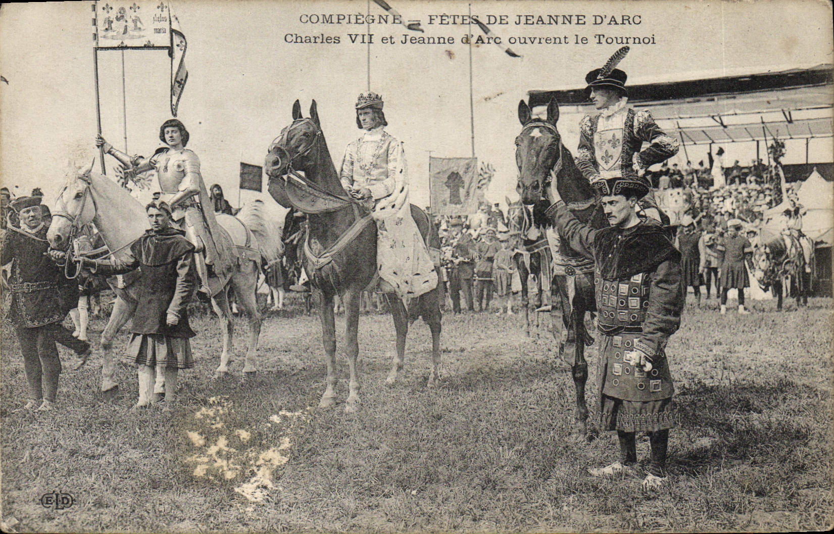 CPA Compiegne Fetes de Jeanne d'Arc Charles VII et Jeanne d'Arc ouvrent le tournoi