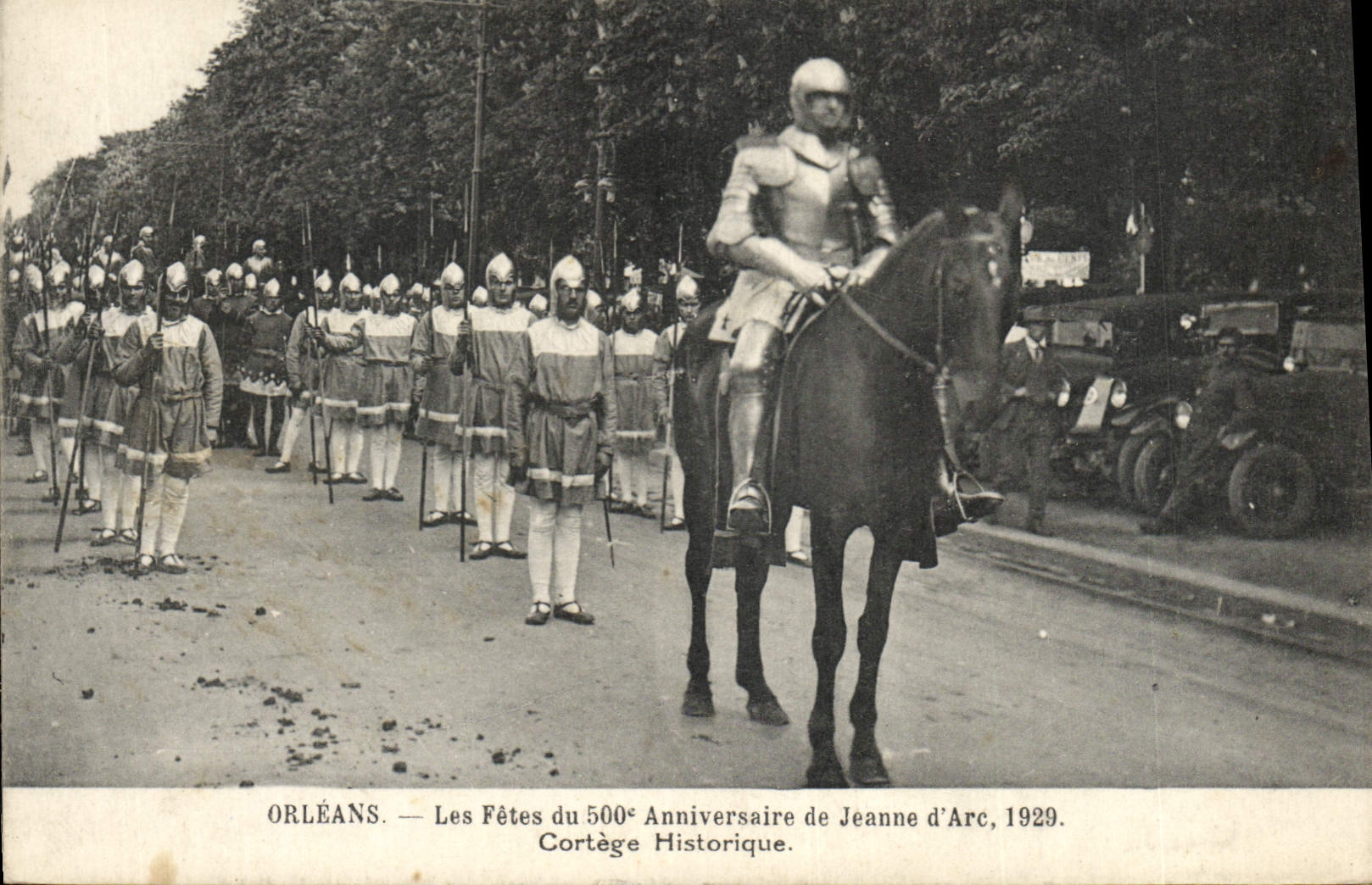 CPA Orleans Les fetes du 500eme anniversaire de Jeanne d'Arc 1929 Cortege historique