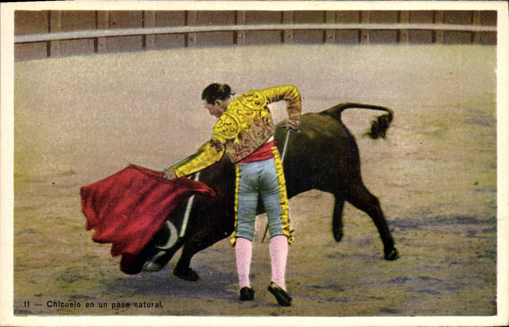 CPA Corrida Course de taureaux Chicuelo en un pase natural