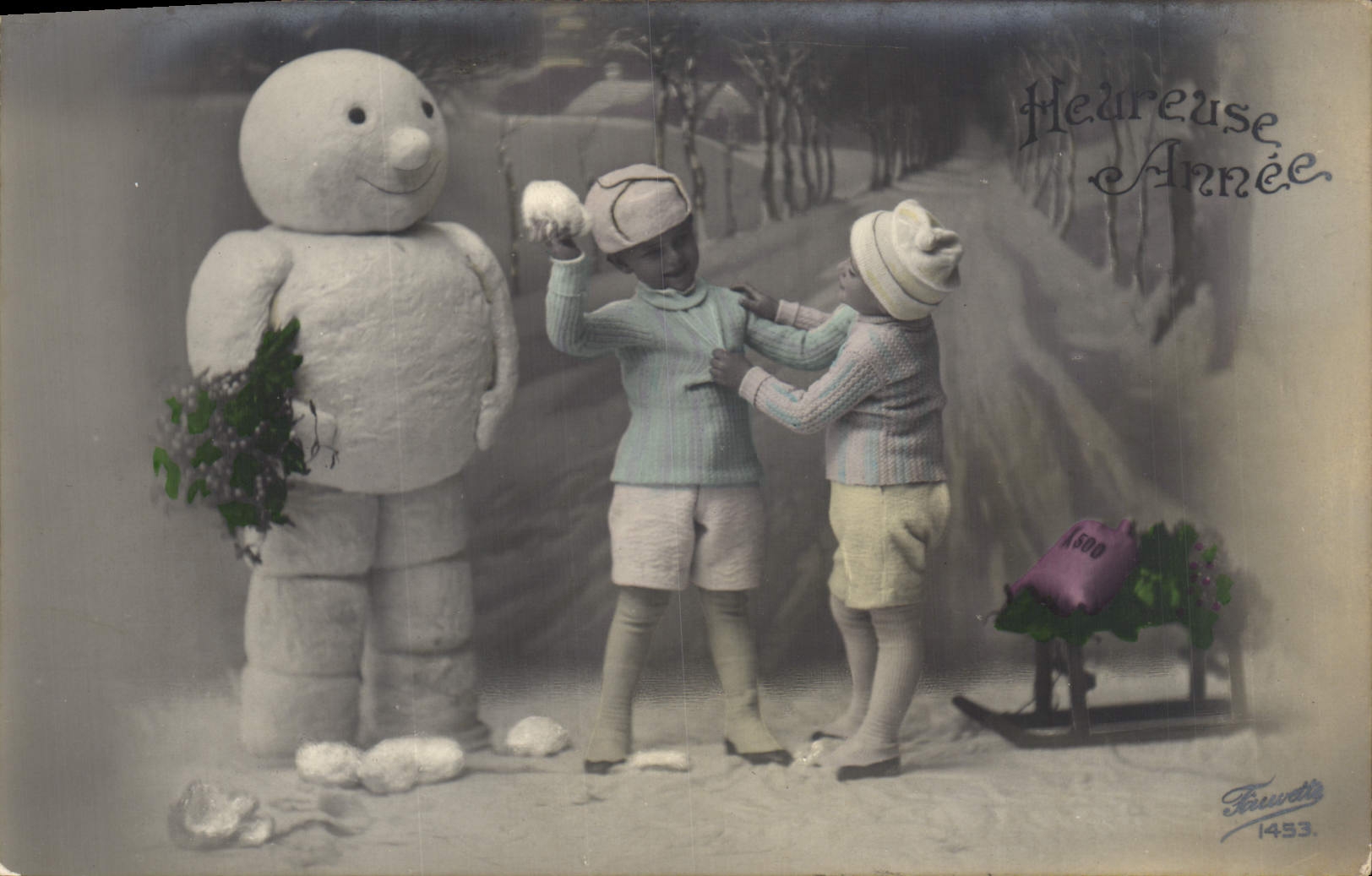 CPA Fantaisie Bonhomme de neige Enfants Luge 