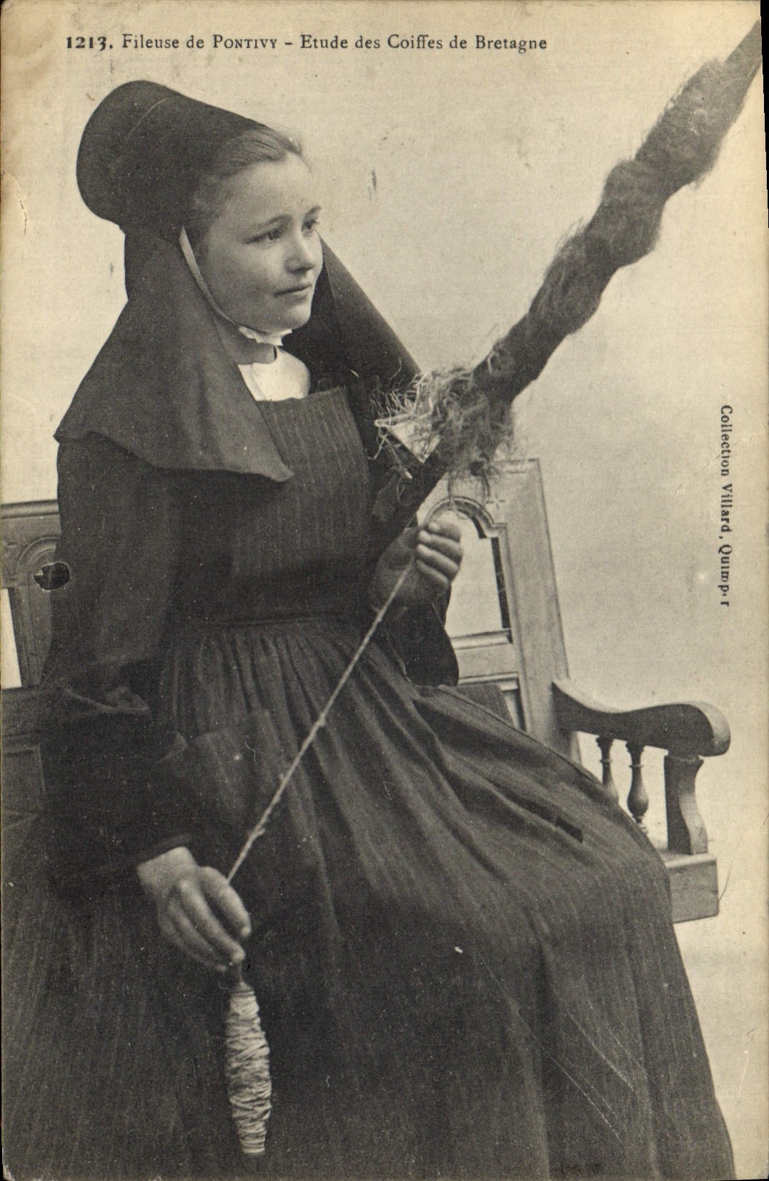 CPA Folklore Fileuse de Pontivy 