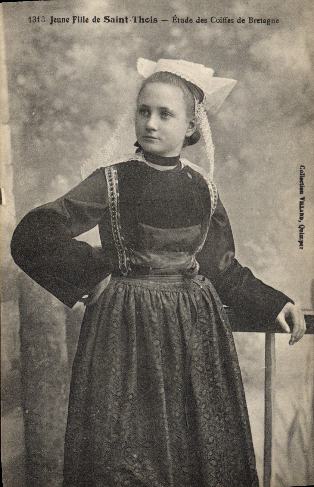 Postal Folclore Muchacha de Santo Thois