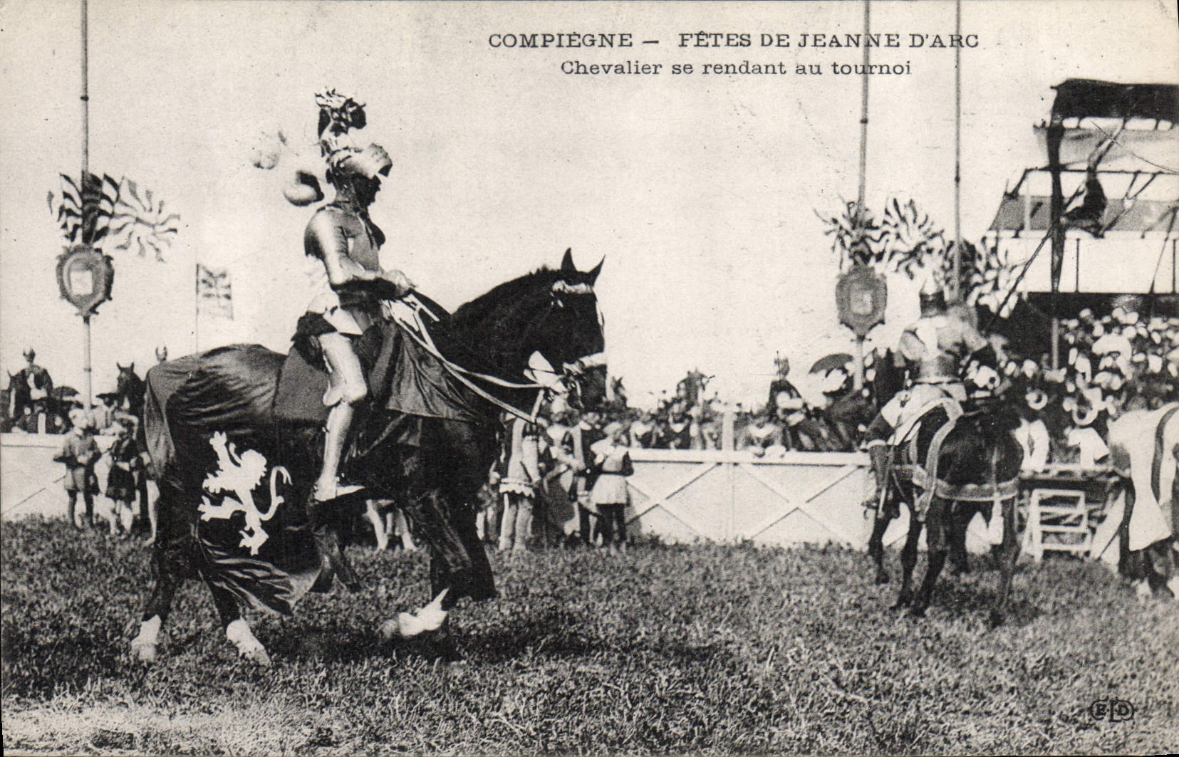 CPA Compiegne Fetes de Jeanne d'Arc Chevalier se rendant au tournoi 