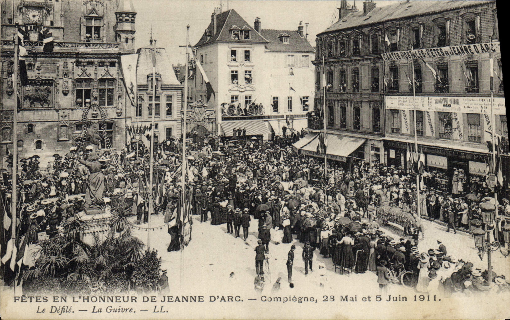 CPA Compiegne Fetes de Jeanne d'Arc 28 mai et 5 juin 1911 Le defile La Guivre