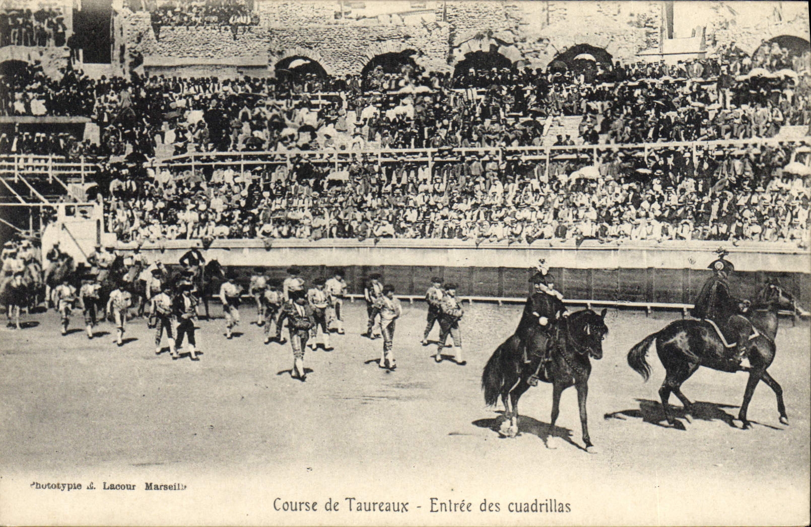 CPA Corrida Course de taureaux Entree des cuadrillas