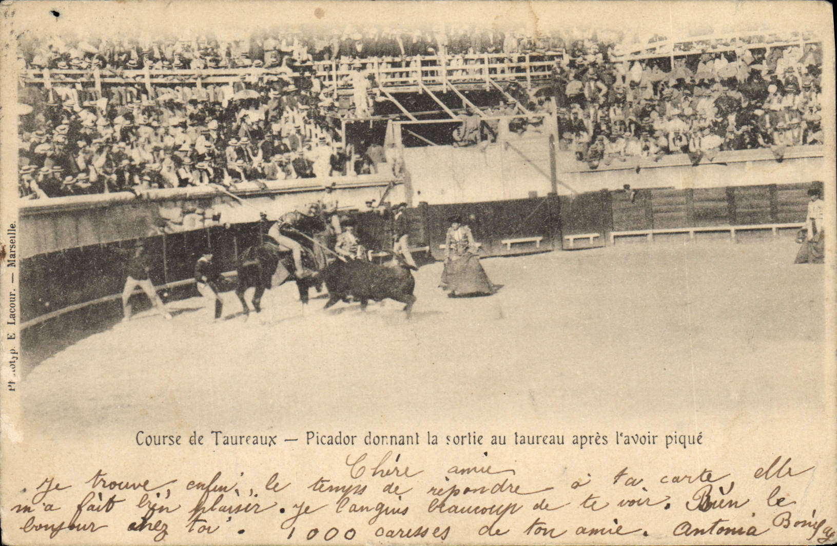 Postal Corrida Corrida de toros Picador que dan la salida al toro después de tenerlo pincha