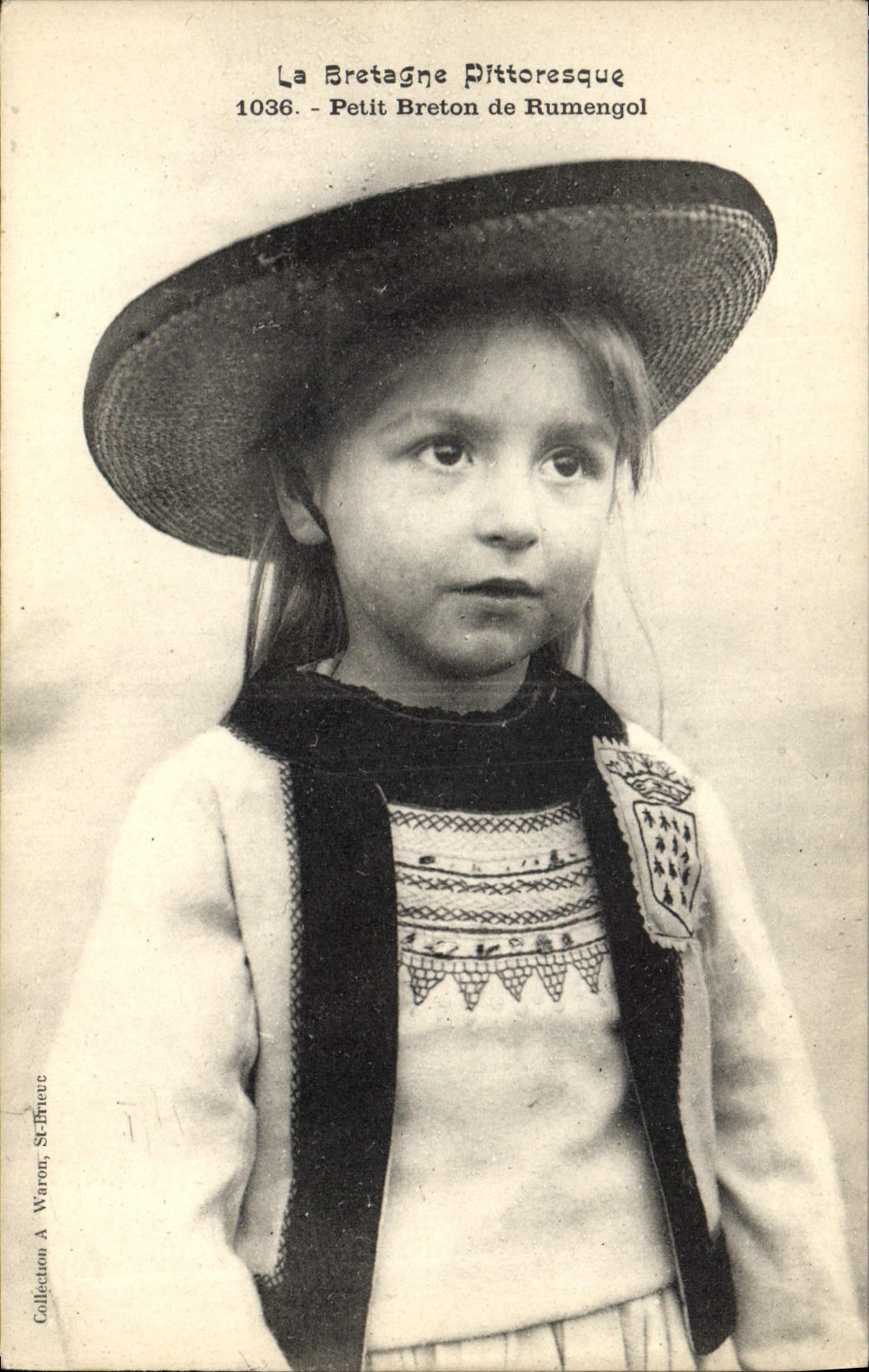 CPA Folklore Petit Breton de Rumengol 