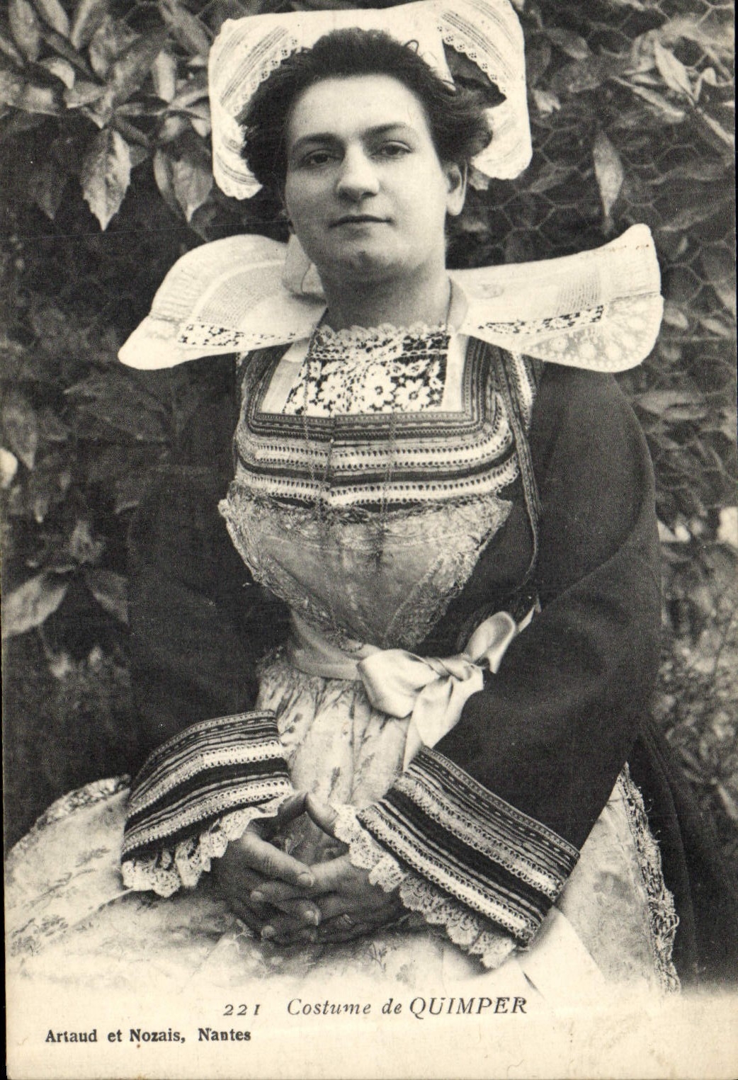 CPA Folklore Costume de Quimper 