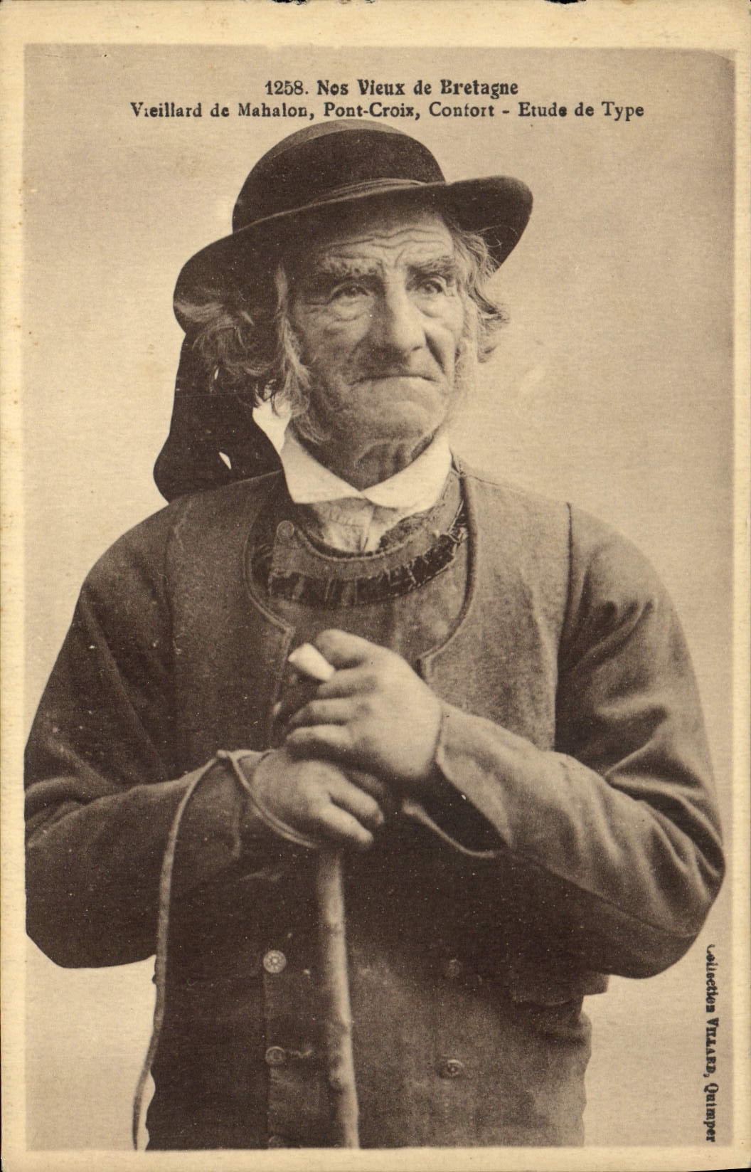 CPA Folklore Vieillard de Mahalon Pont Croix Confort Etude de type