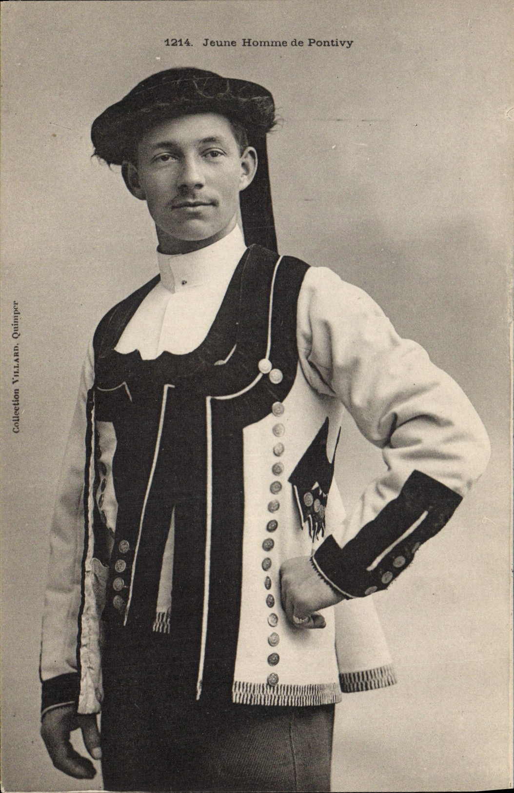 CPA Folklore Jeune homme de Pontivy 
