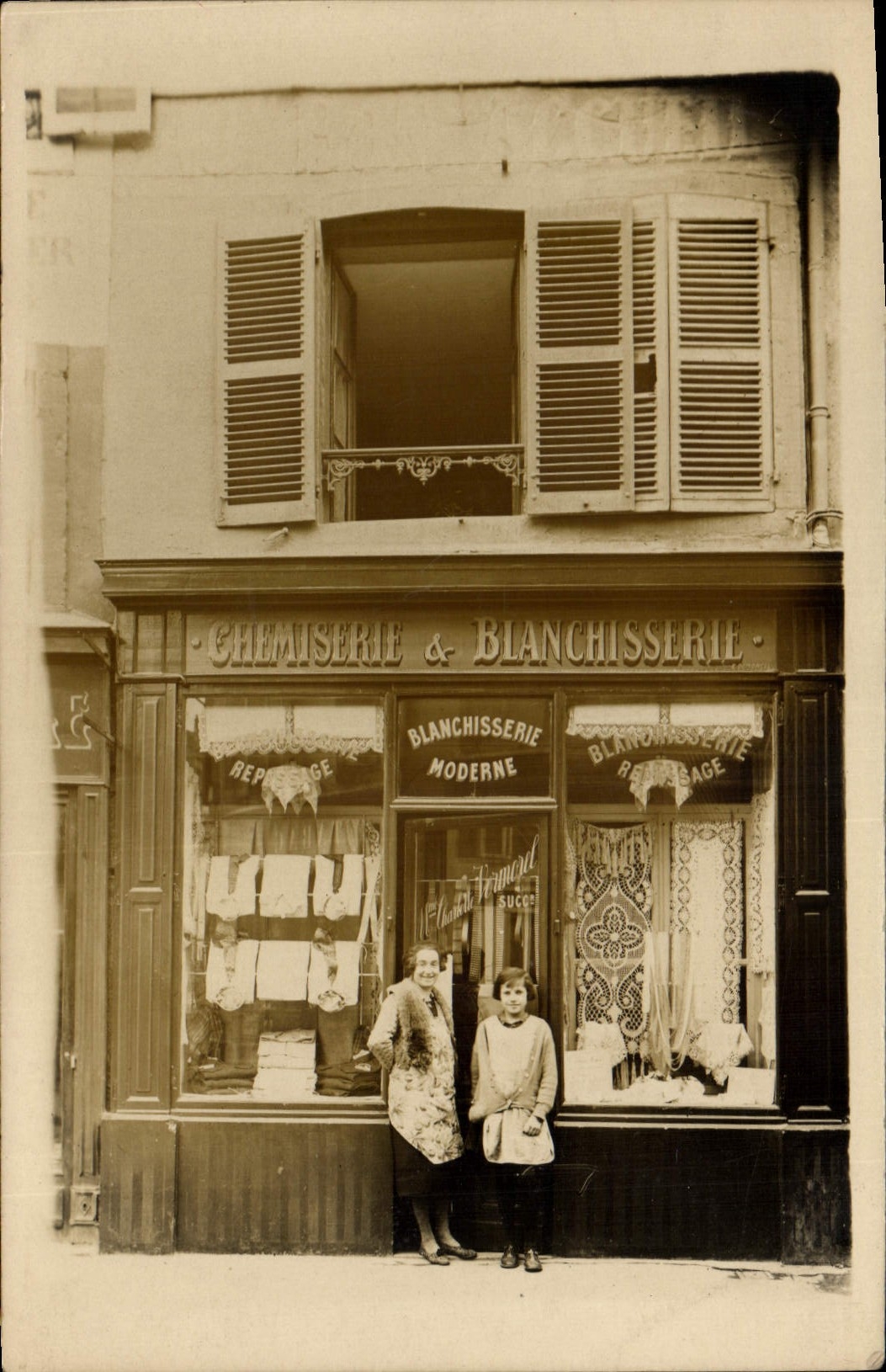 CARTE PHOTO Chemiserie et Blanchisserie 
