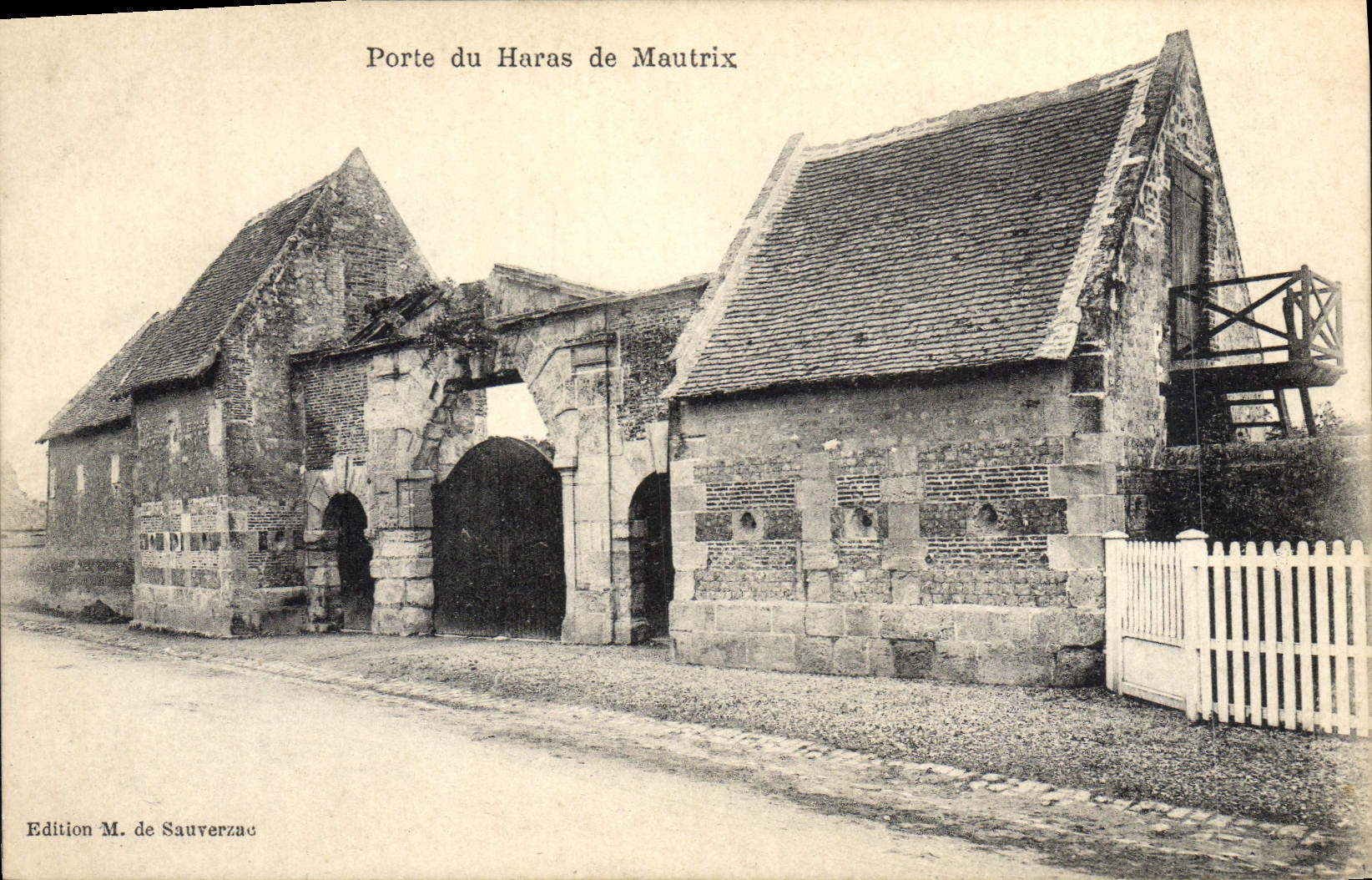 CPA Cheval Chevaux Hippisme Porte du haras de Mautrix