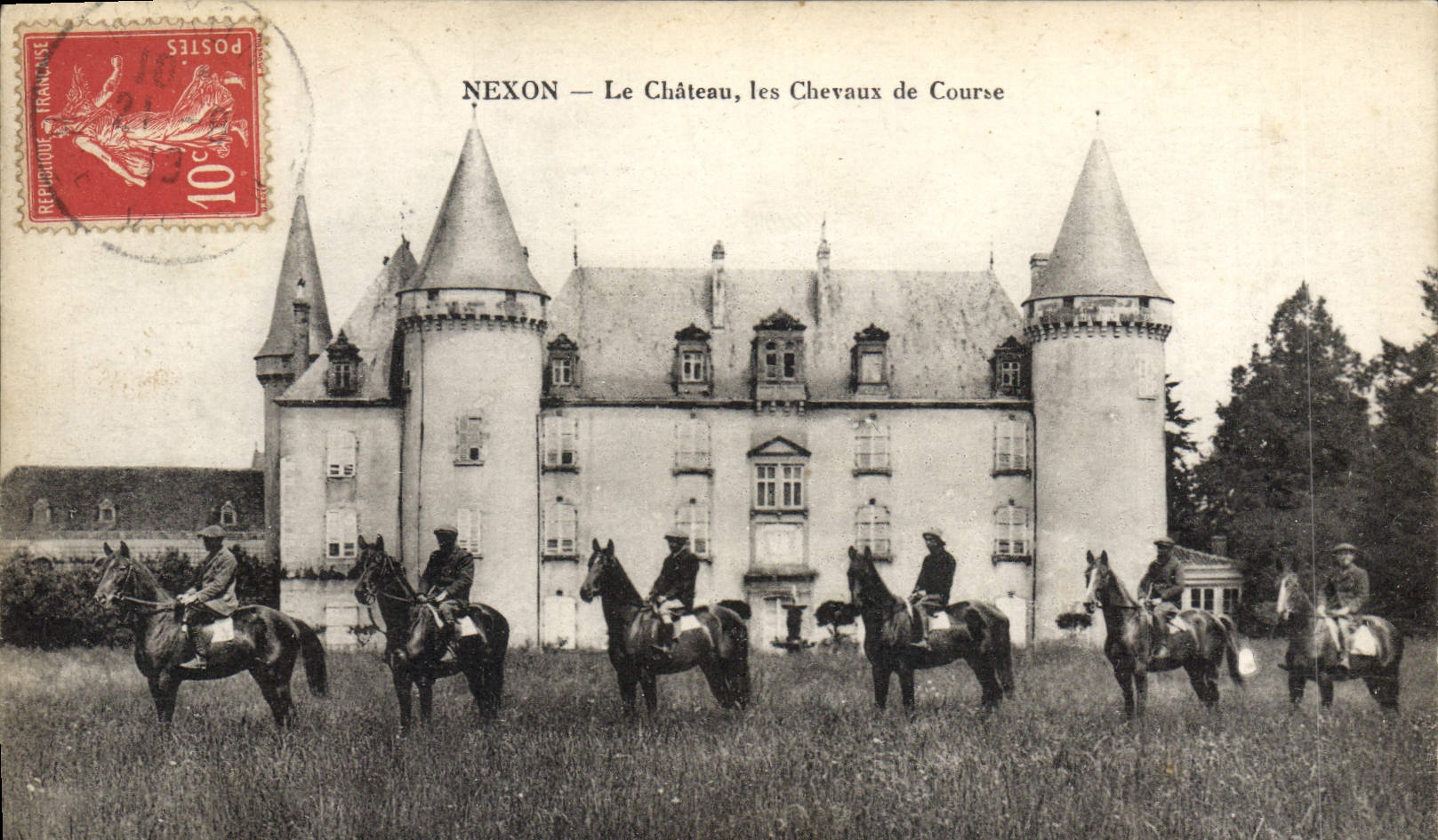 CPA Cheval Chevaux Hippisme Nexon Le chateau Les chevaux de course